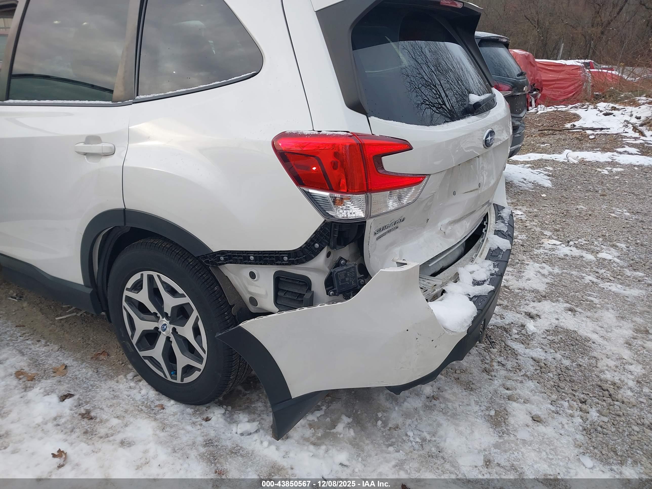 SUBARU FORESTER image 6