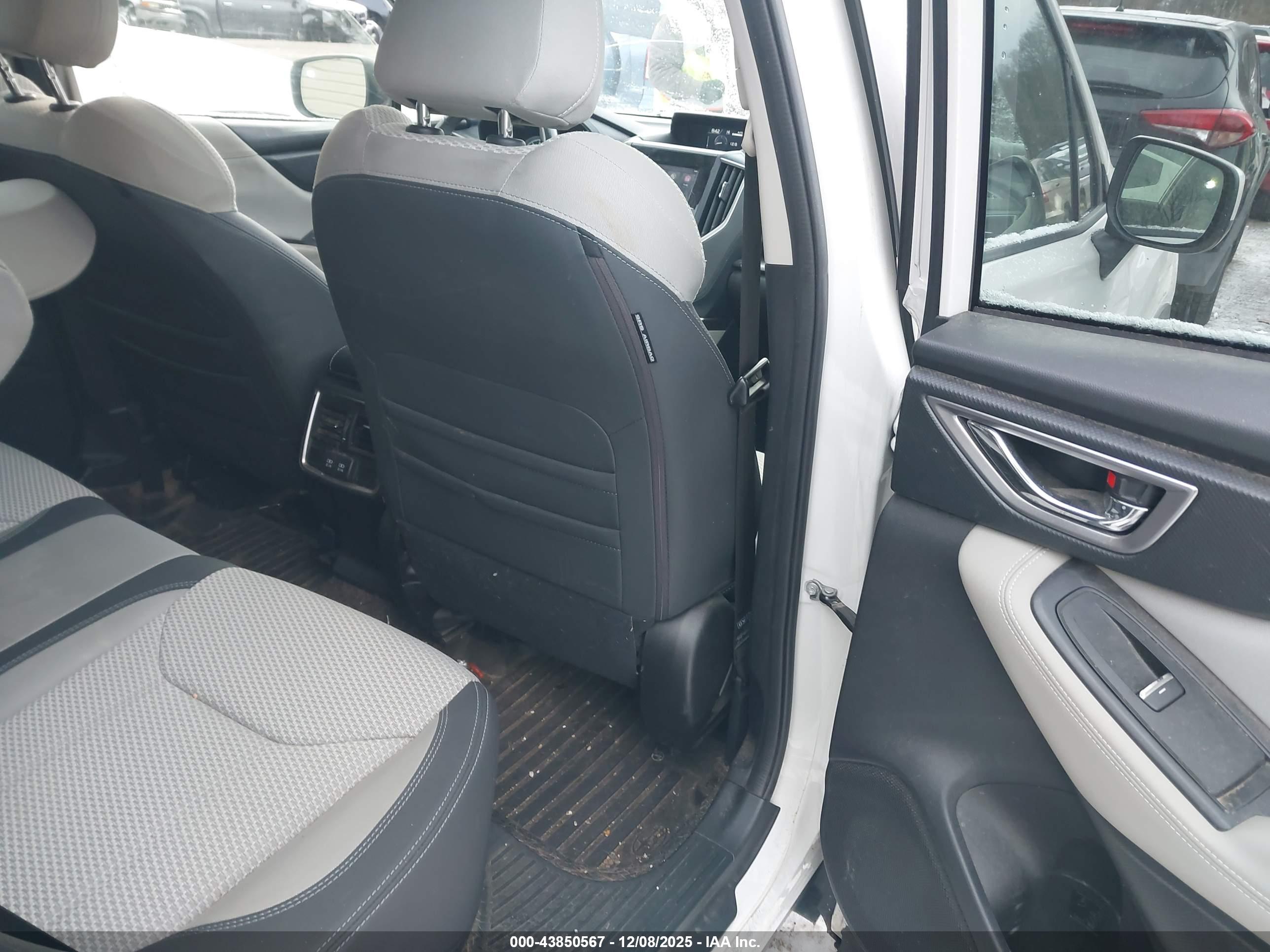 SUBARU FORESTER image 8