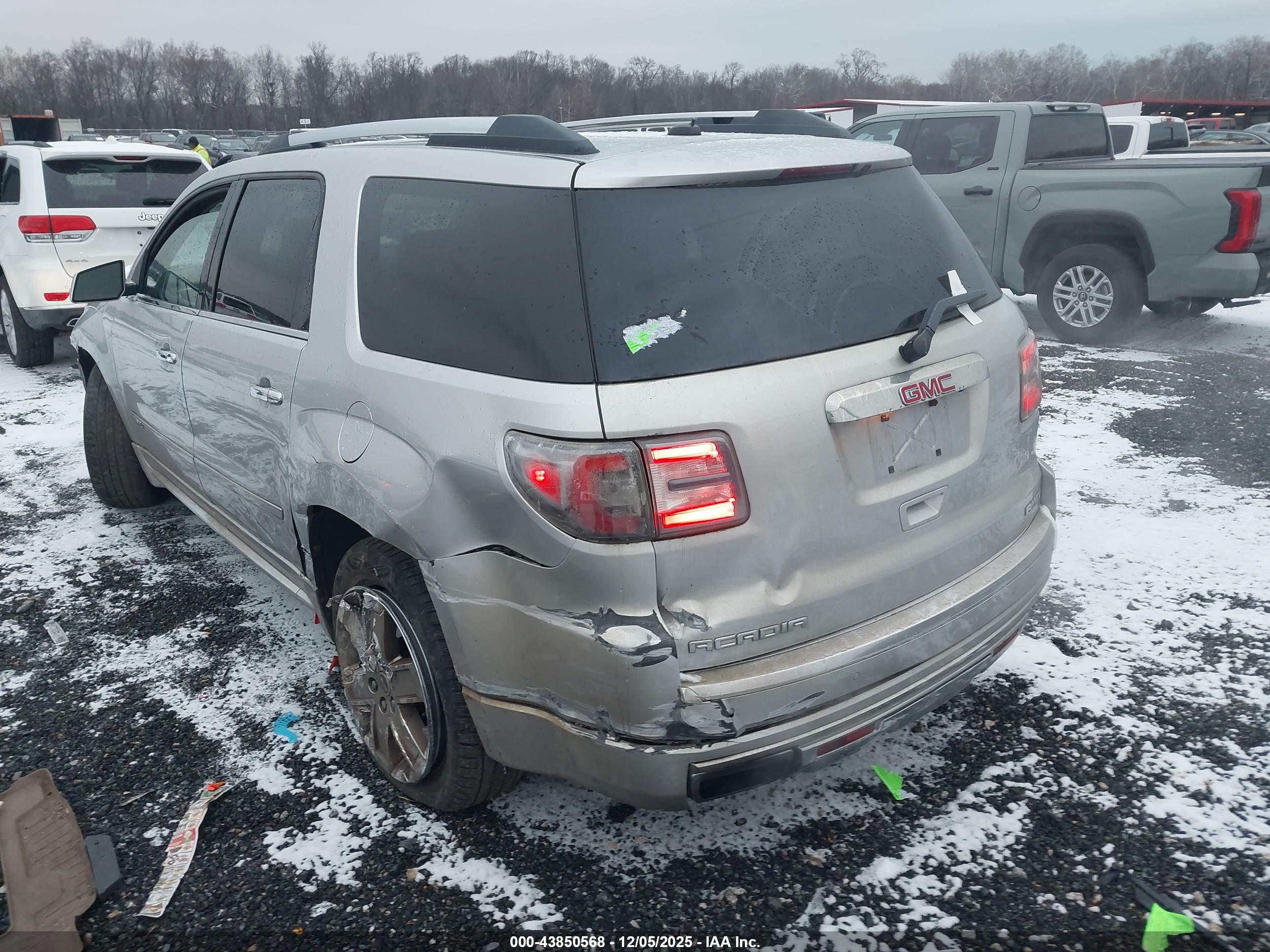 GMC ACADIA image 3