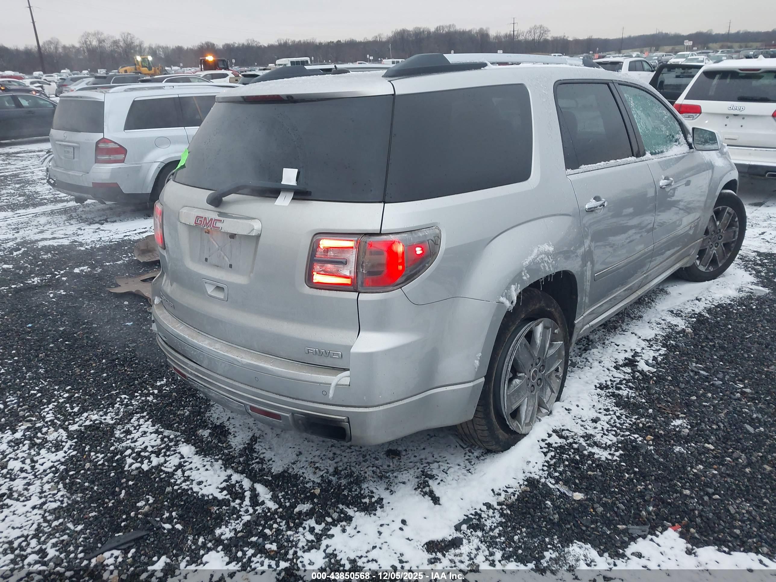 GMC ACADIA image 4