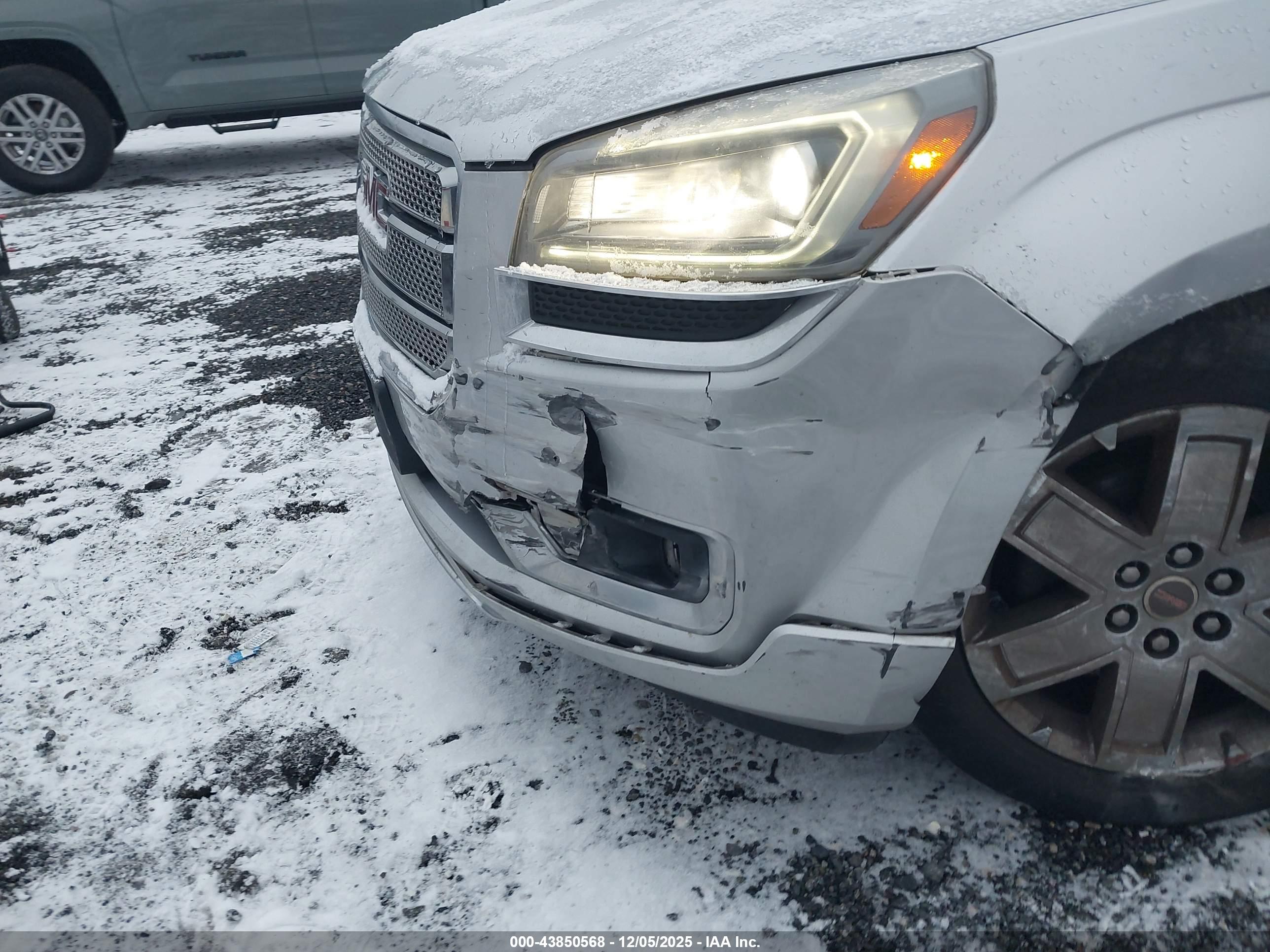 GMC ACADIA image 6