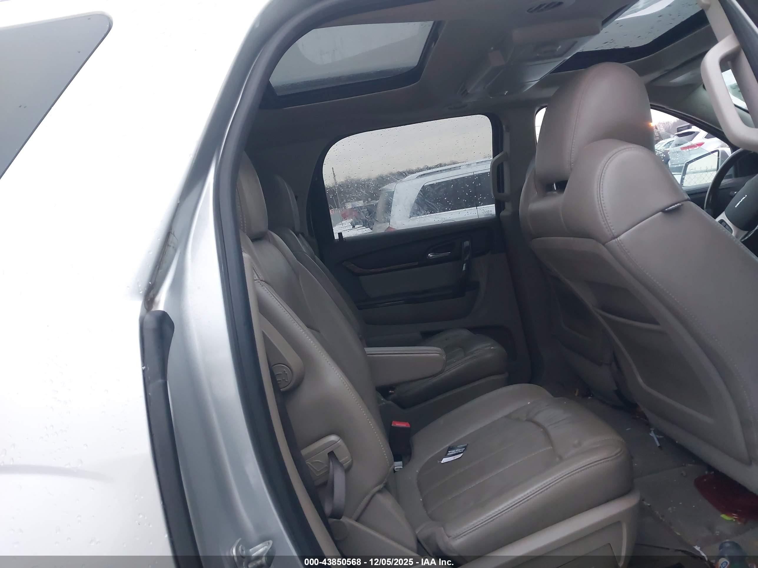 GMC ACADIA image 8