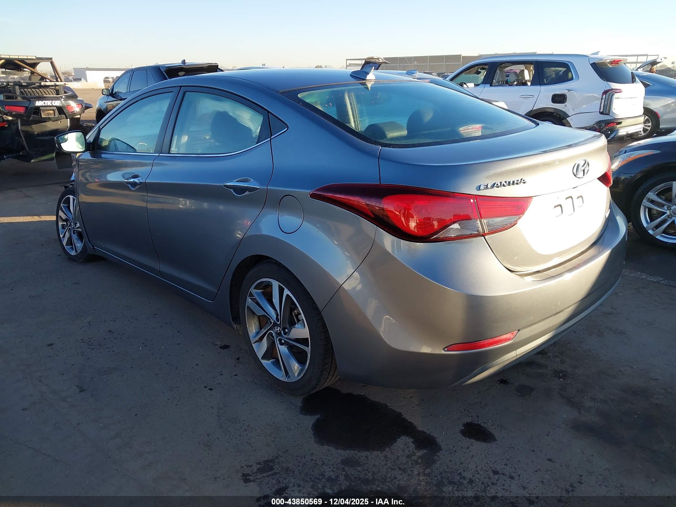 HYUNDAI ELANTRA image 3
