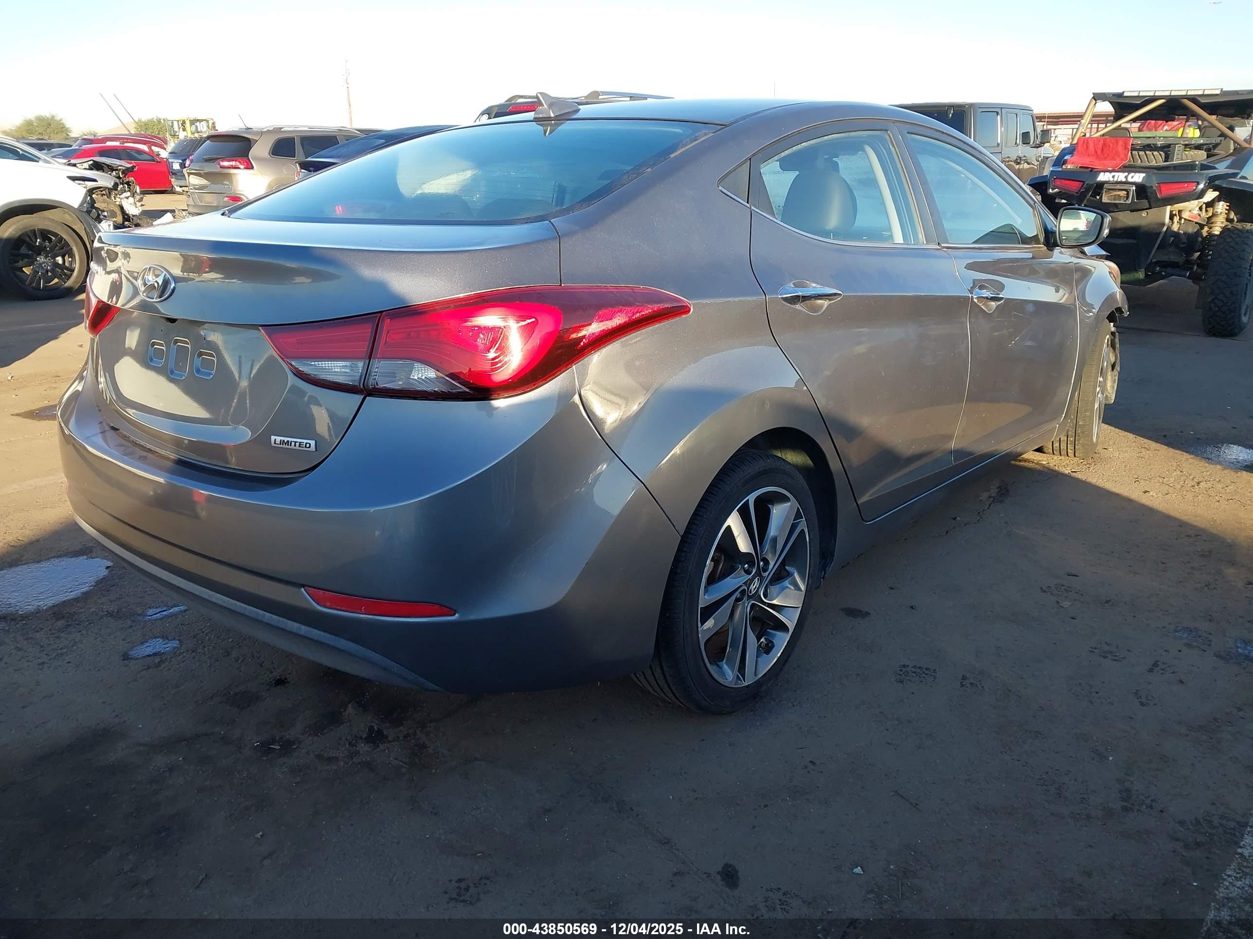 HYUNDAI ELANTRA image 4