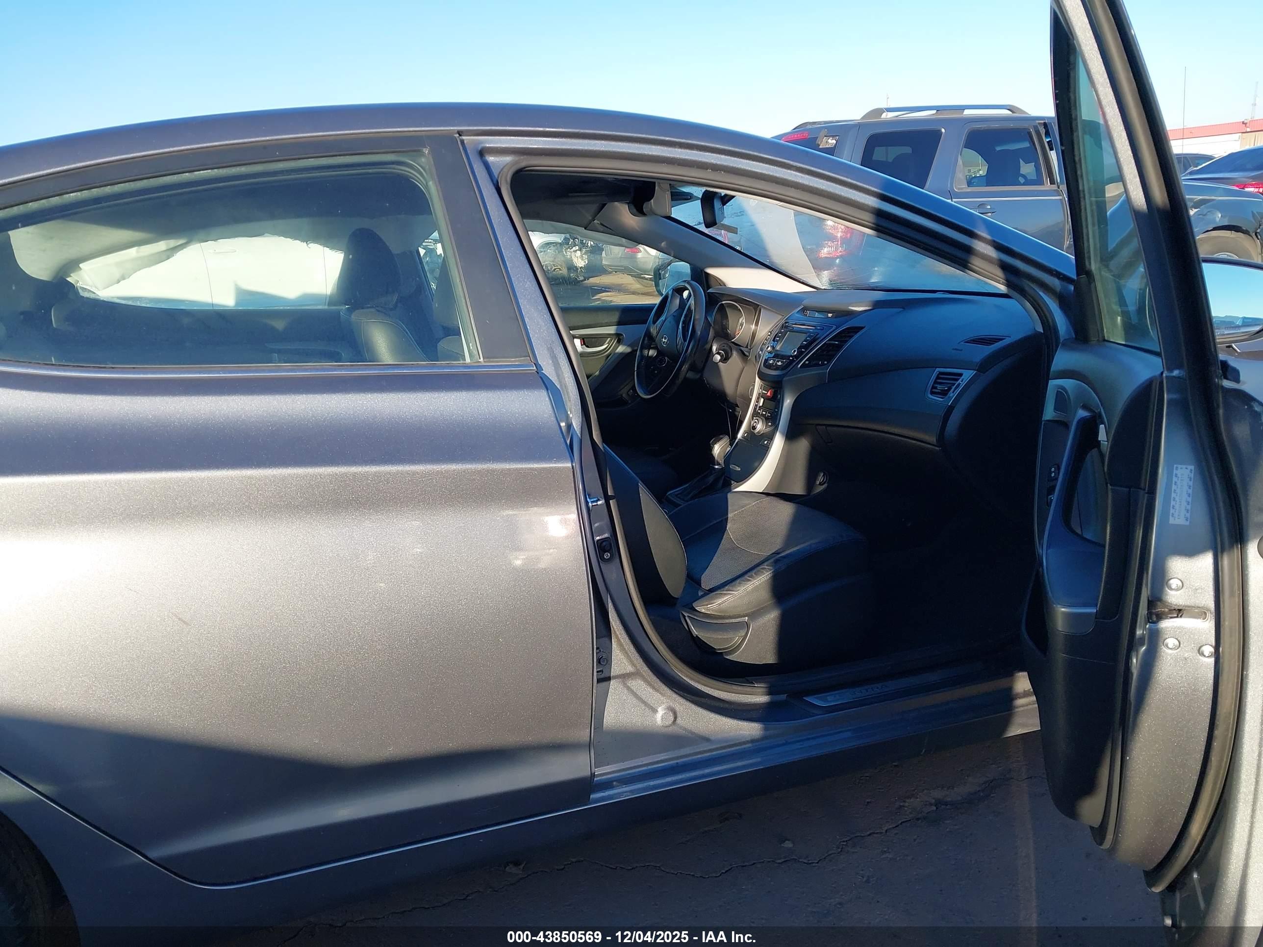 HYUNDAI ELANTRA image 5