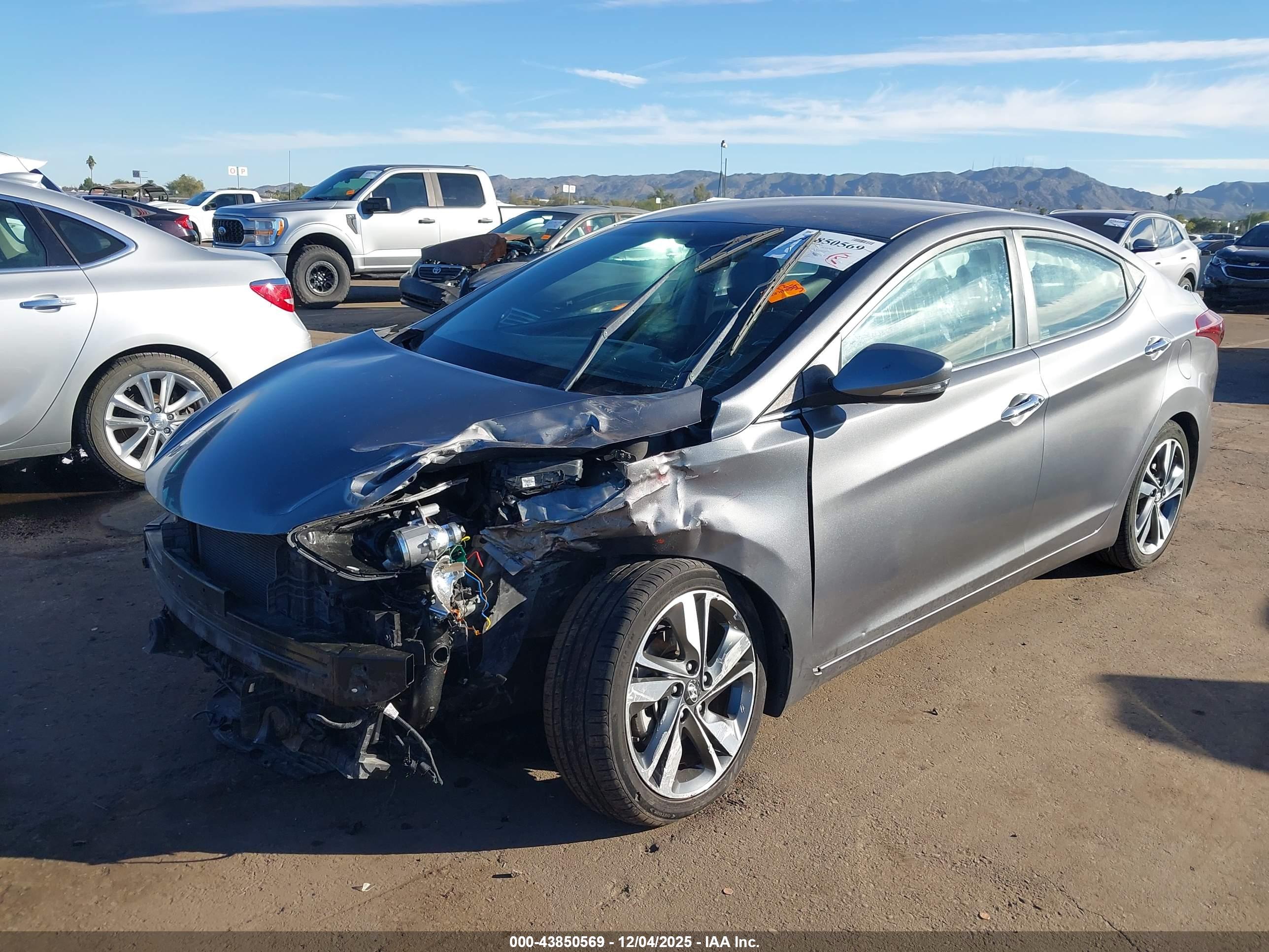 HYUNDAI ELANTRA image 6