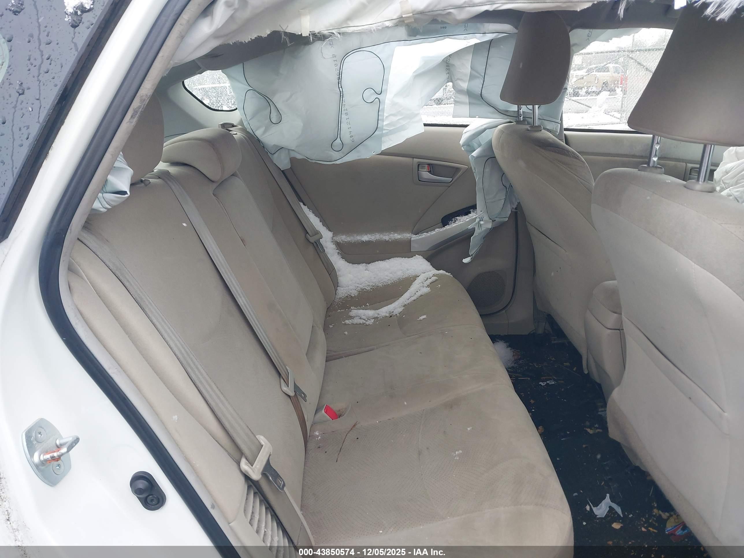TOYOTA PRIUS image 8