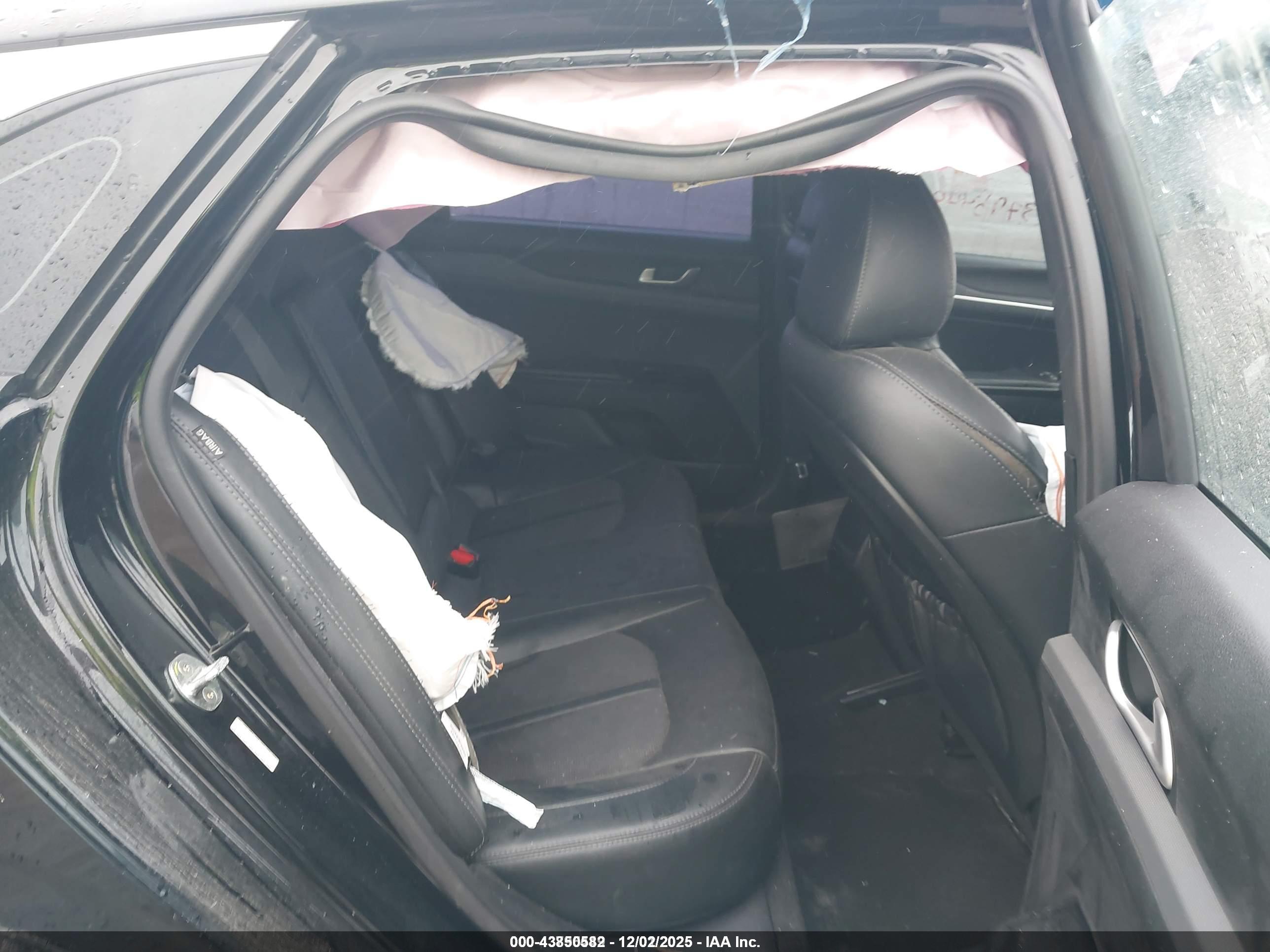 KIA K5 image 8