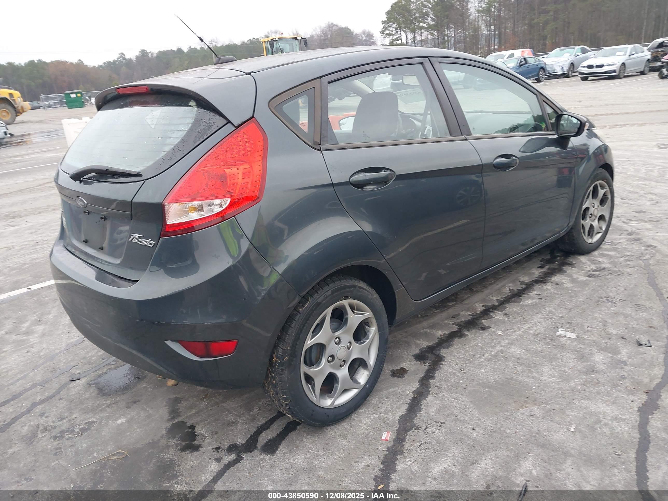 FORD FIESTA image 4