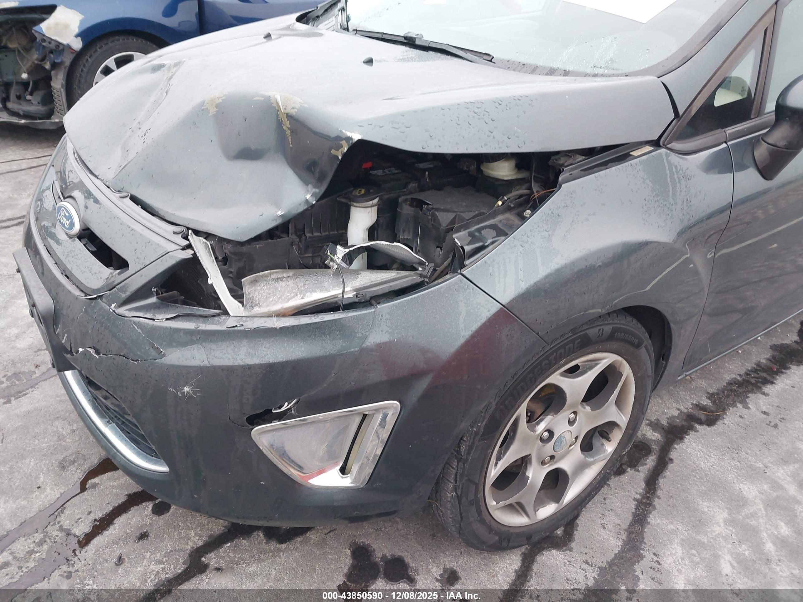 FORD FIESTA image 6