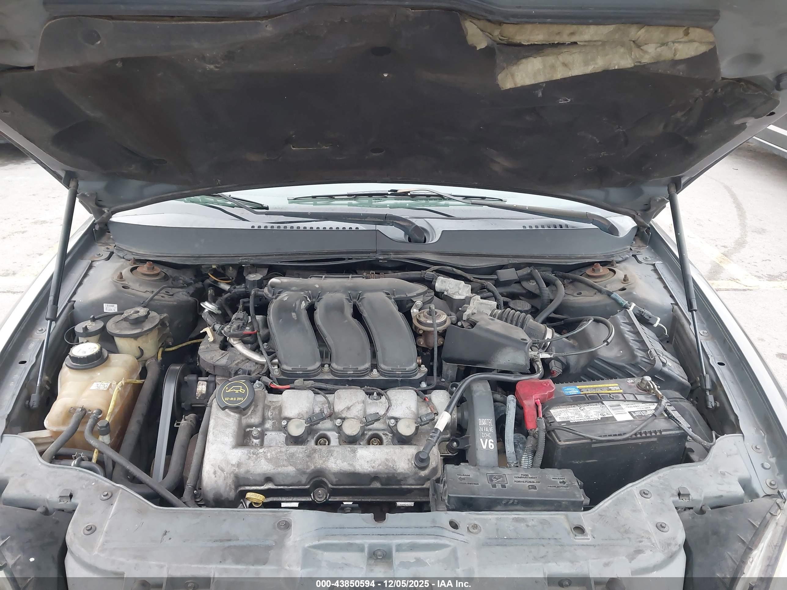 FORD TAURUS image 10