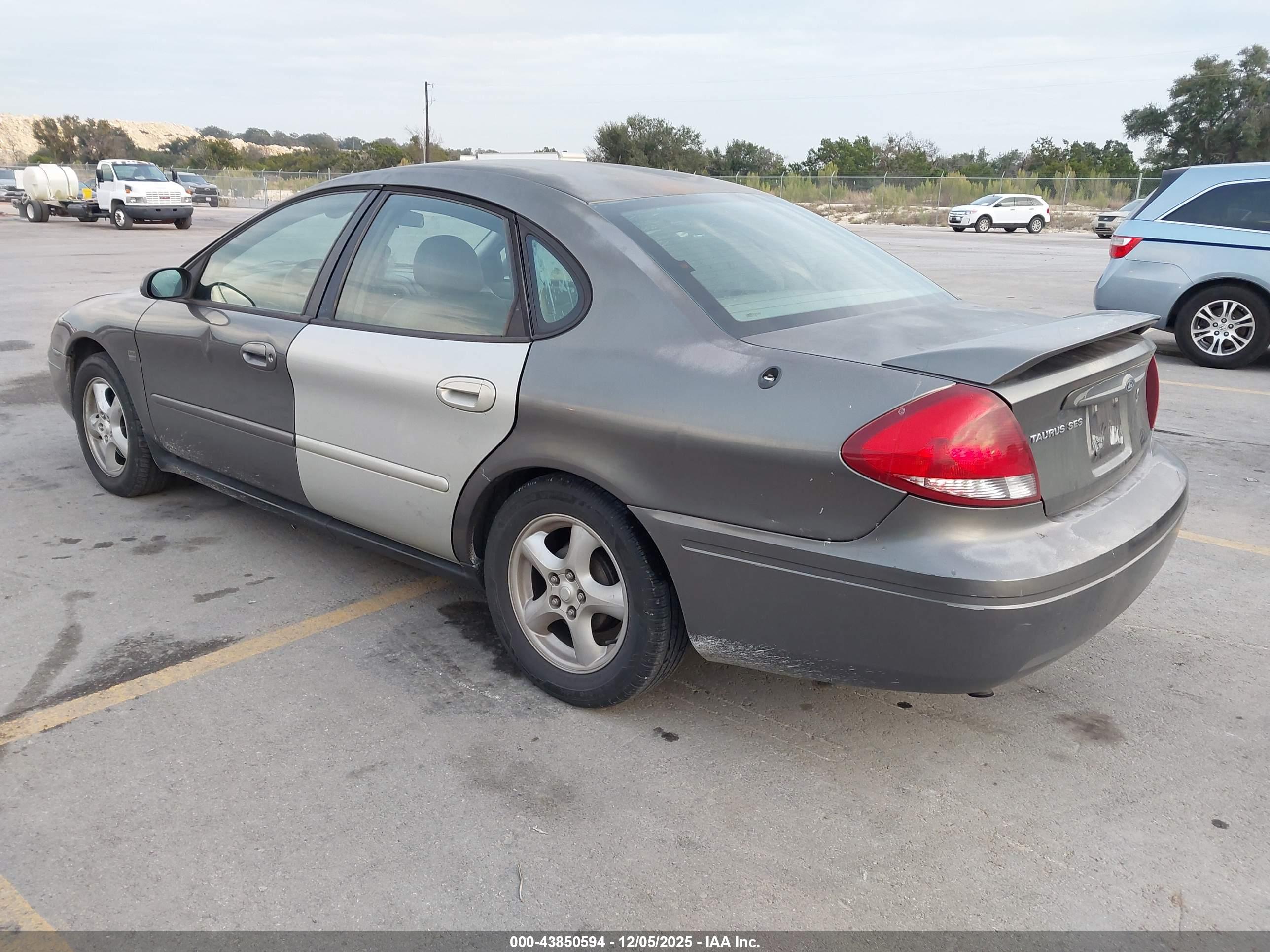 FORD TAURUS image 3