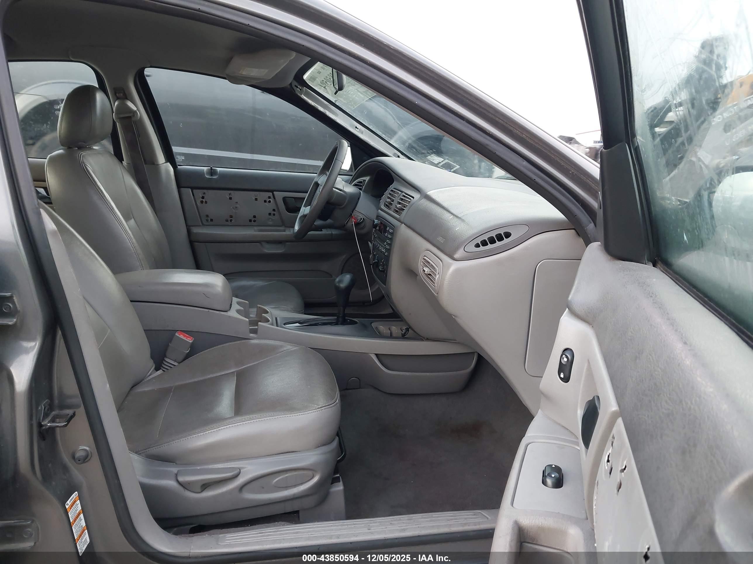 FORD TAURUS image 5