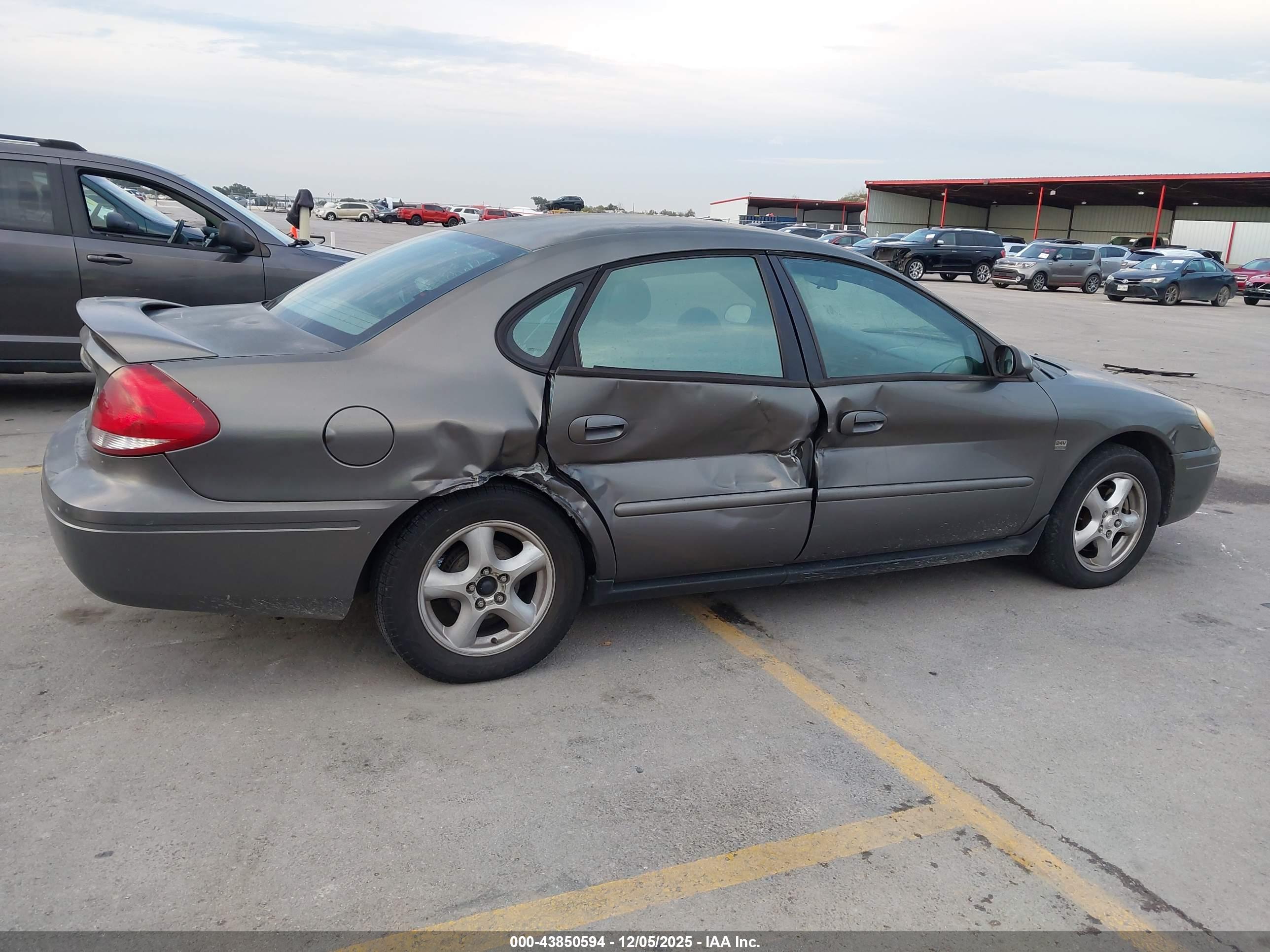 FORD TAURUS image 6