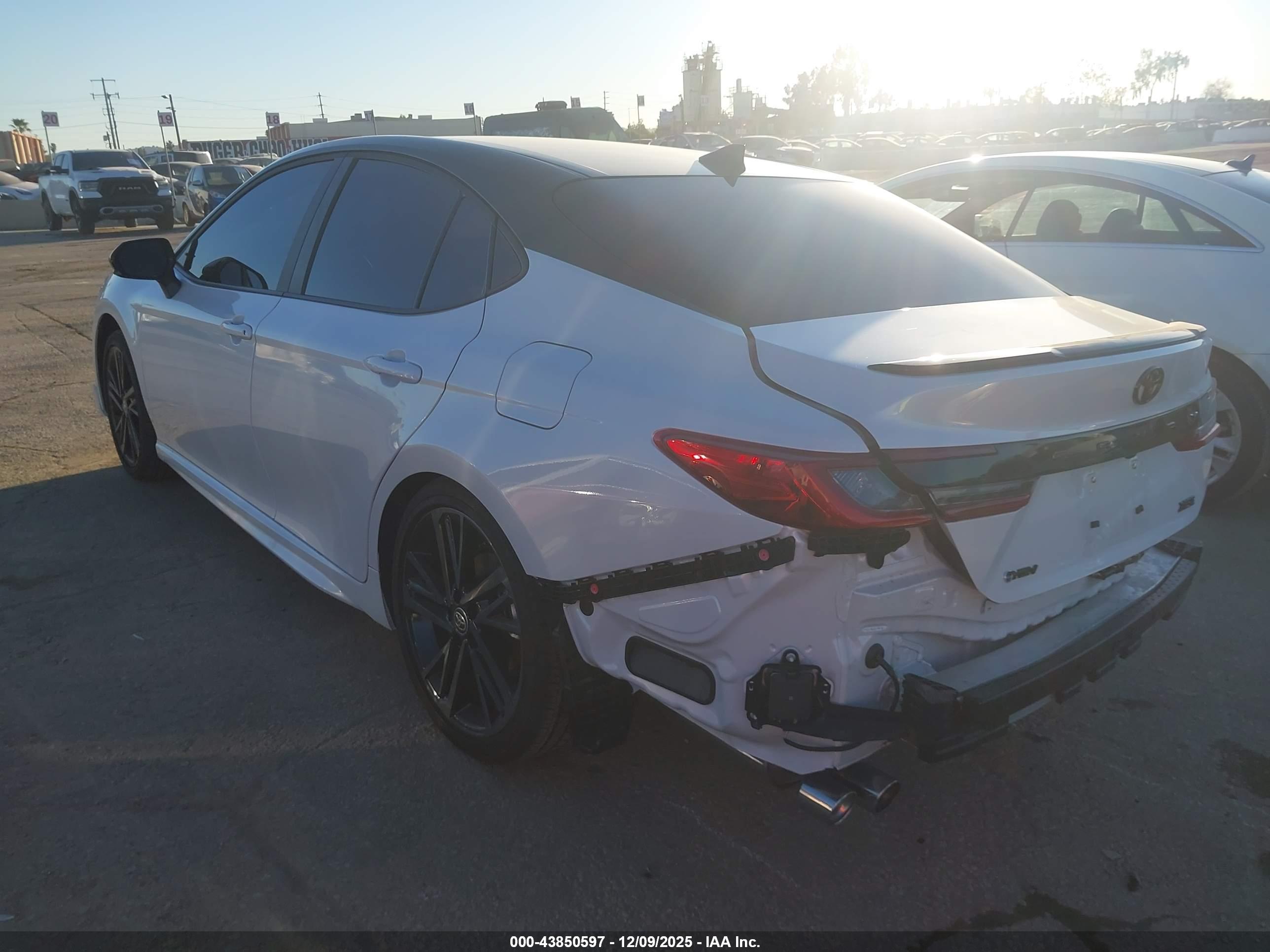 TOYOTA CAMRY image 3