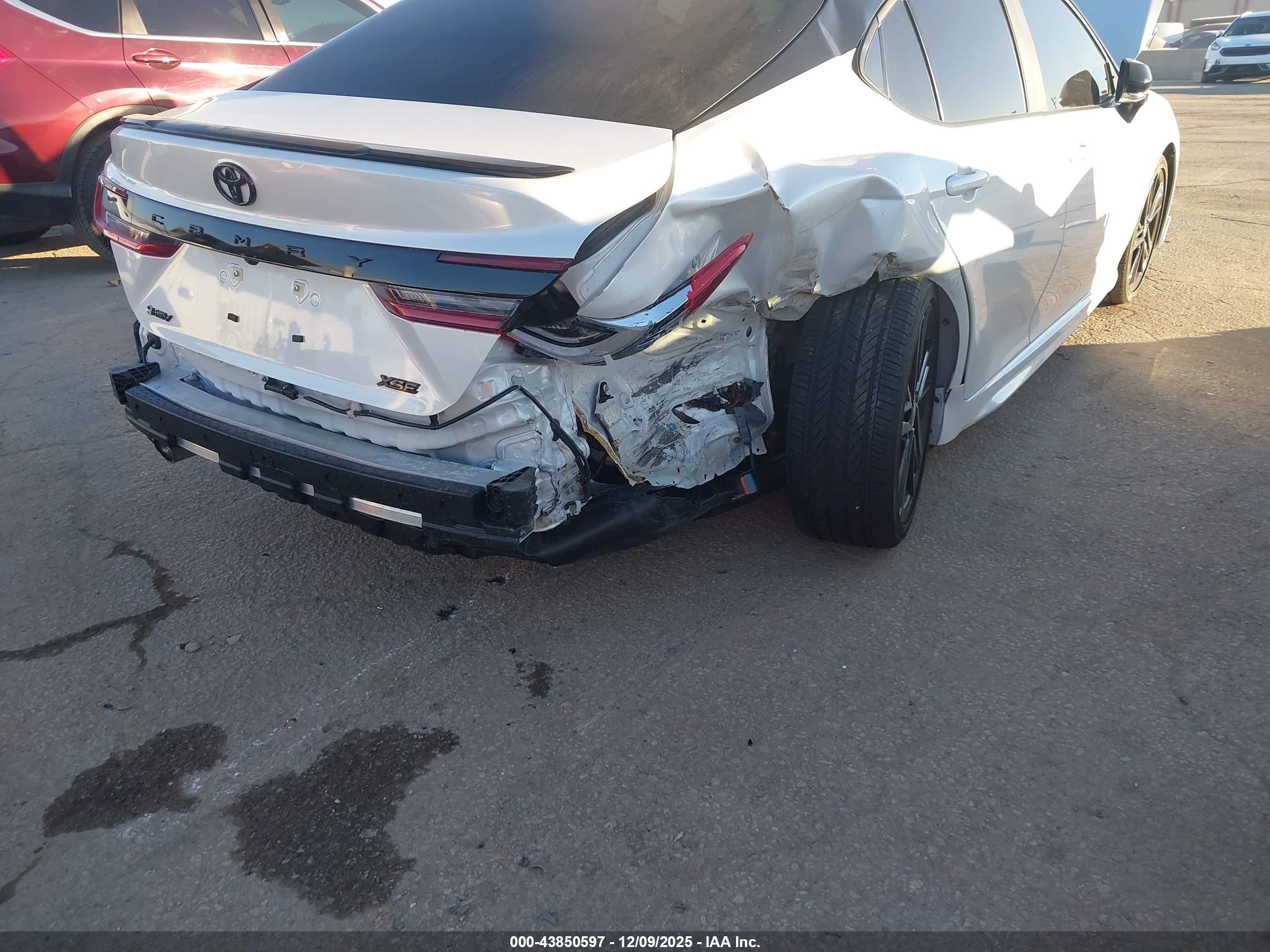 TOYOTA CAMRY image 6