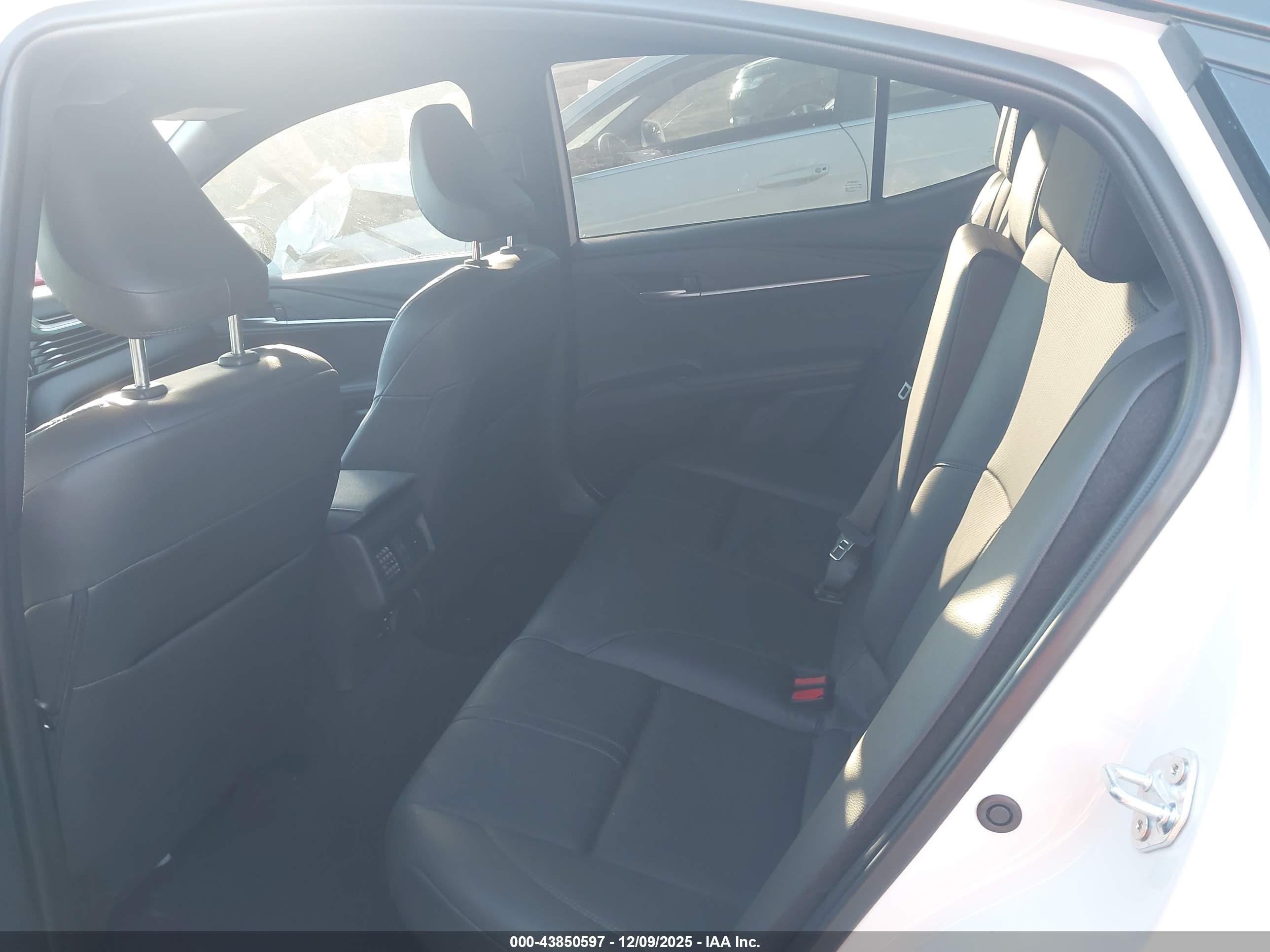 TOYOTA CAMRY image 8