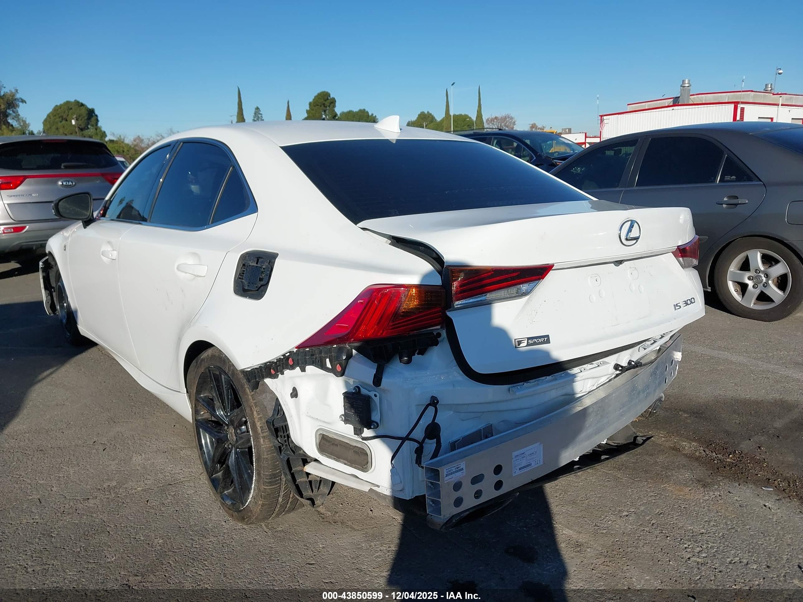 LEXUS IS image 3