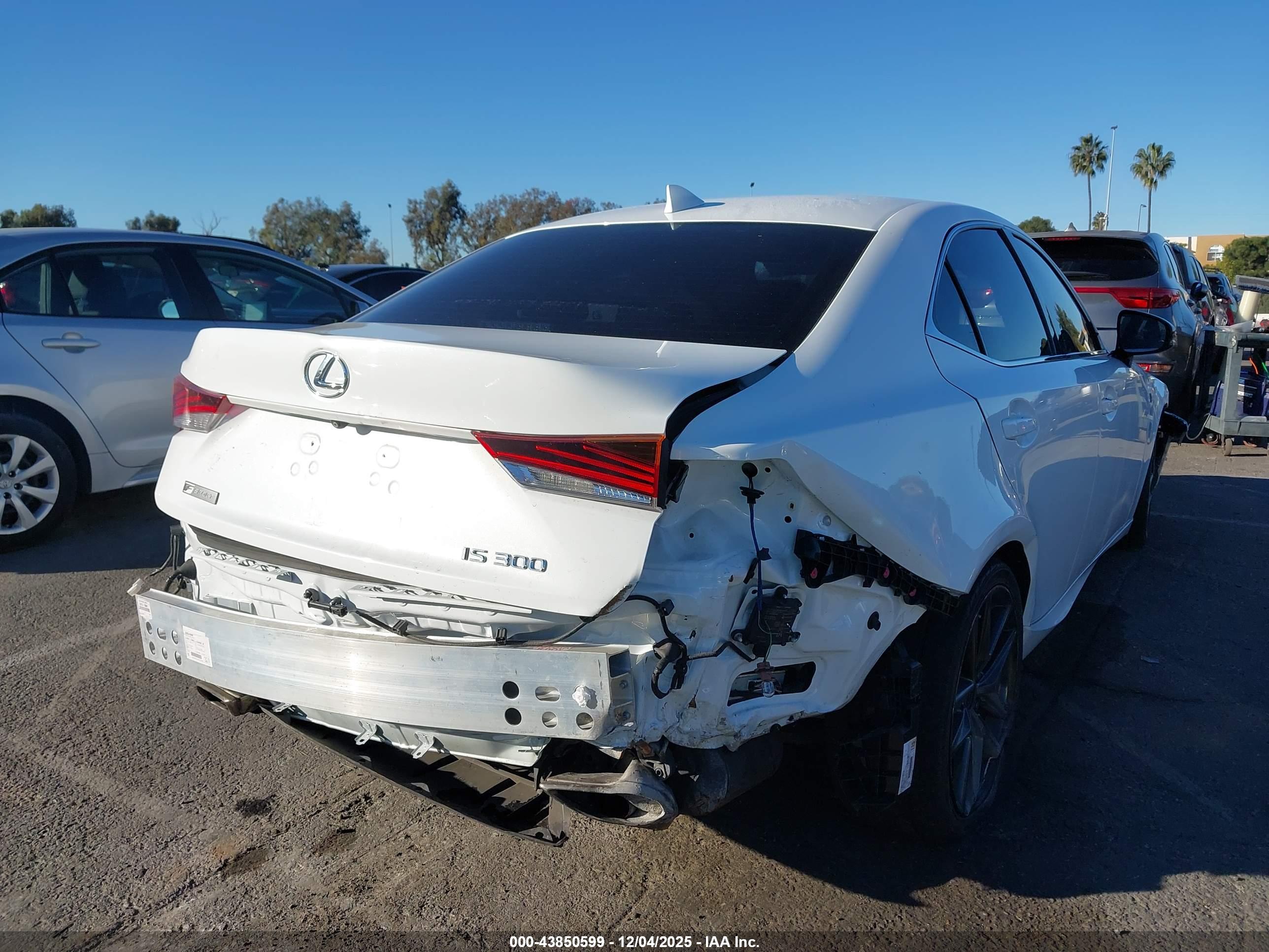 LEXUS IS image 4