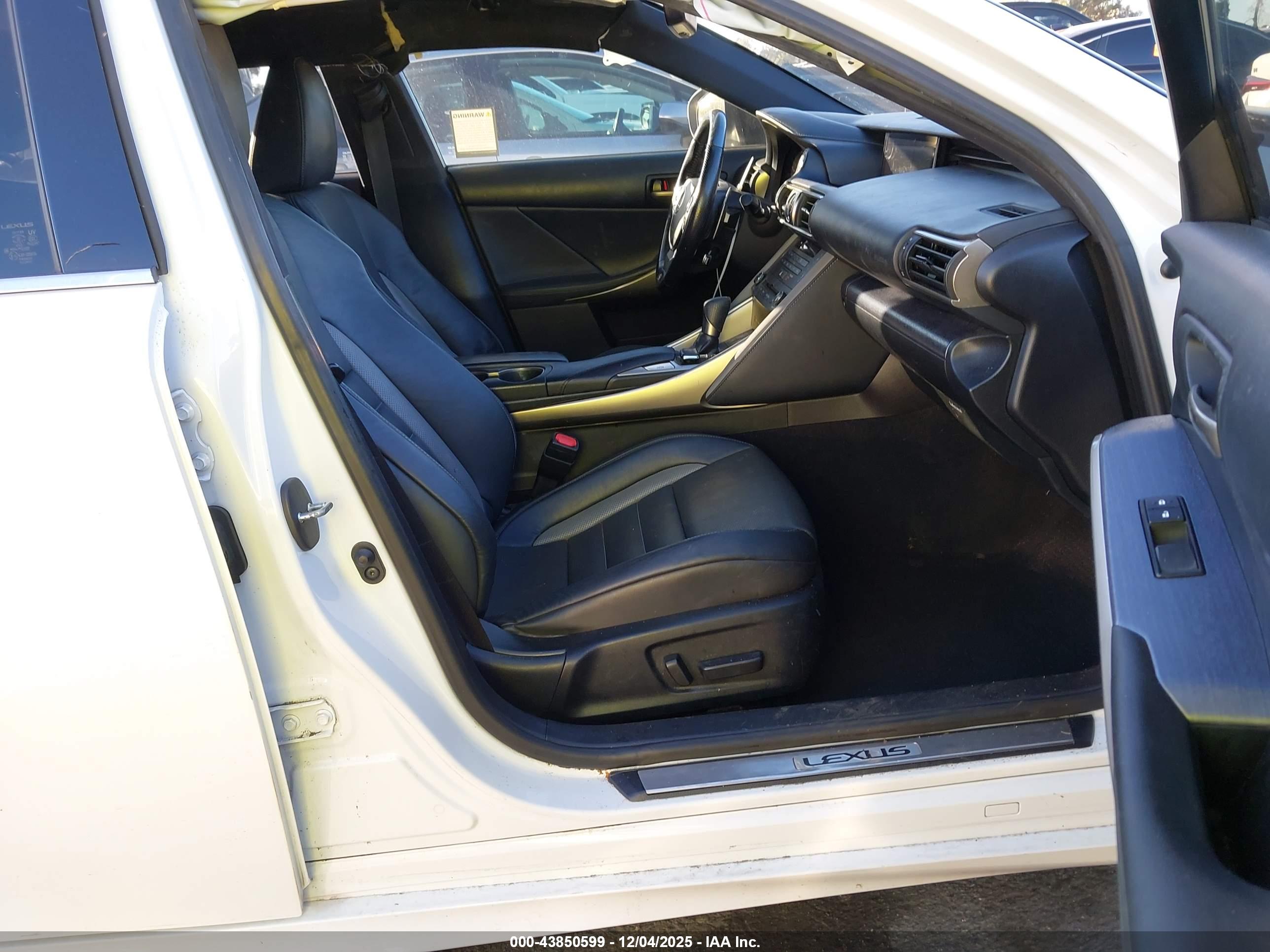 LEXUS IS image 5