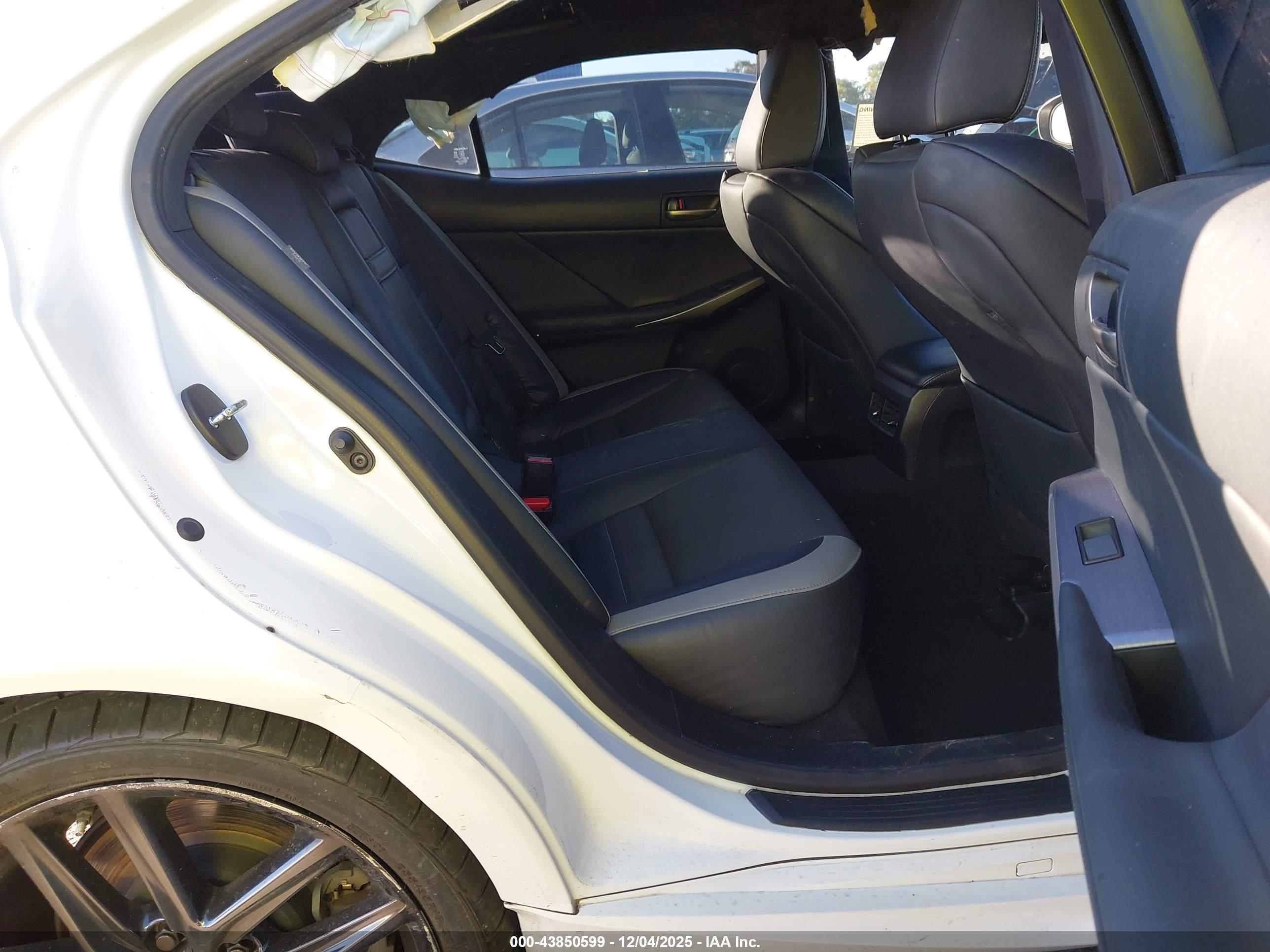 LEXUS IS image 8