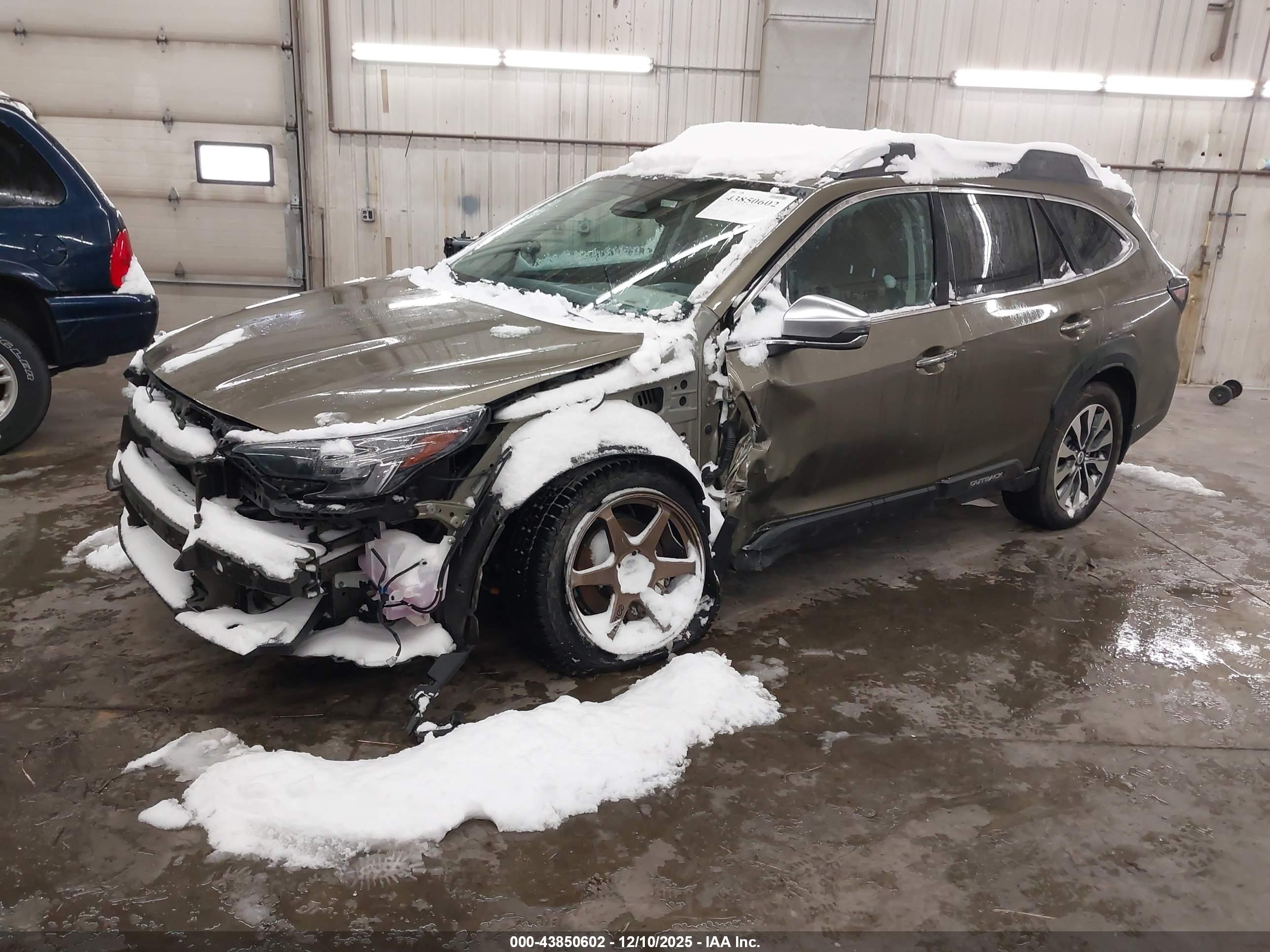 SUBARU OUTBACK image 2