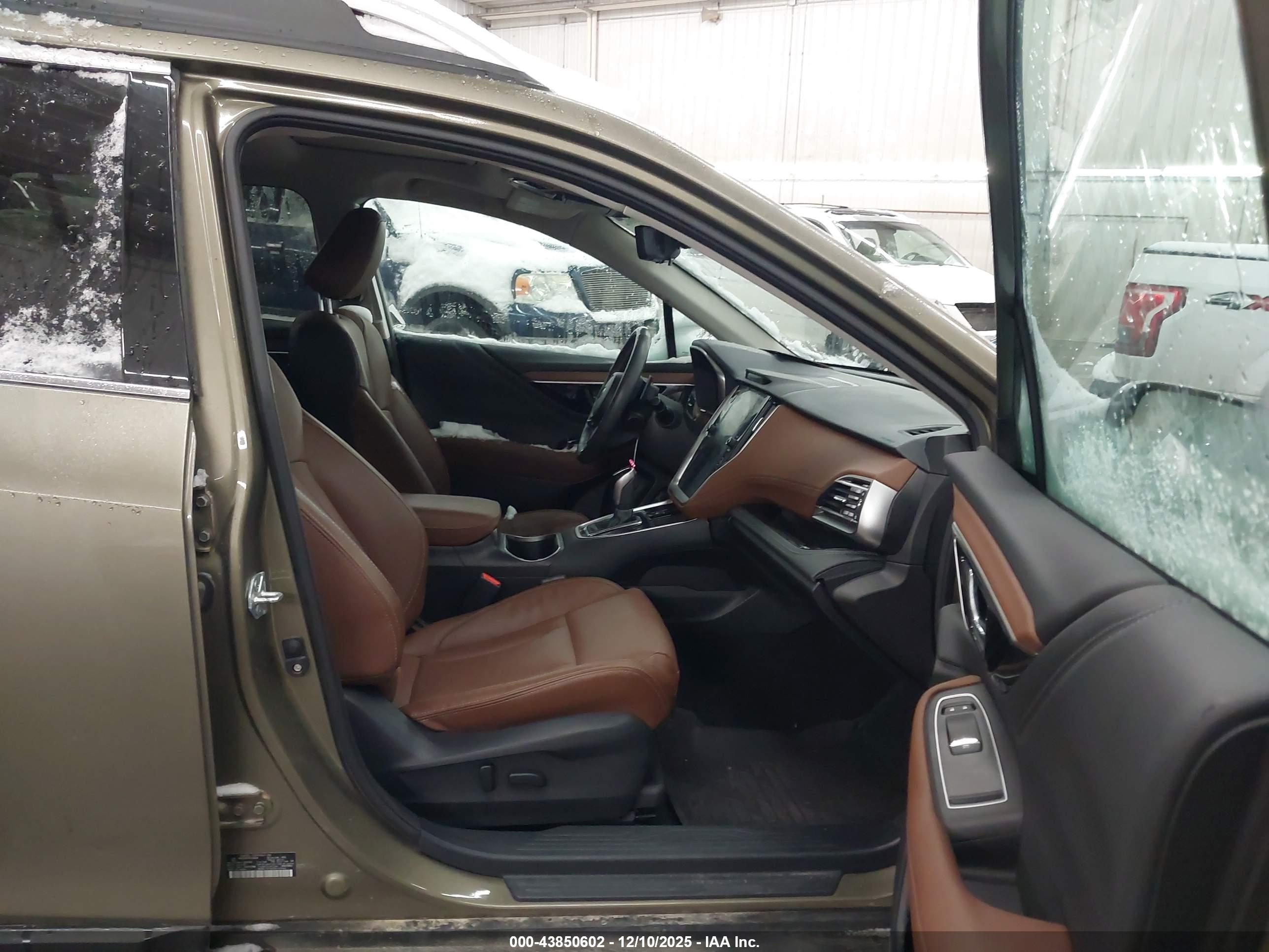 SUBARU OUTBACK image 5