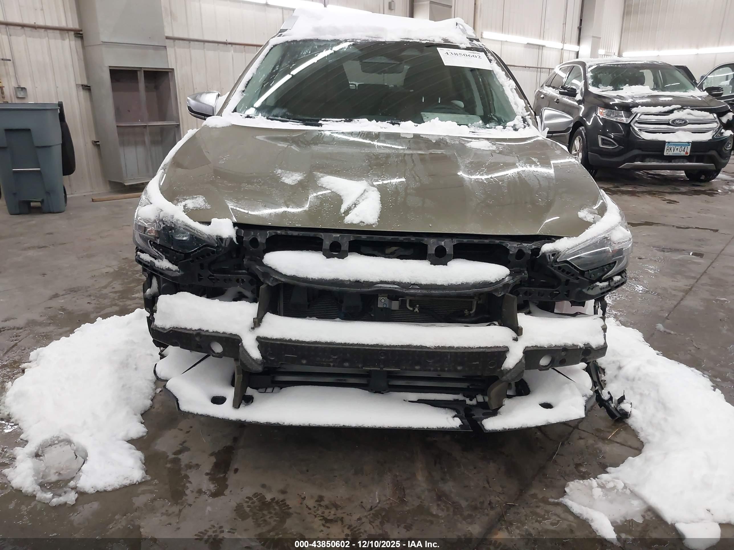 SUBARU OUTBACK image 6