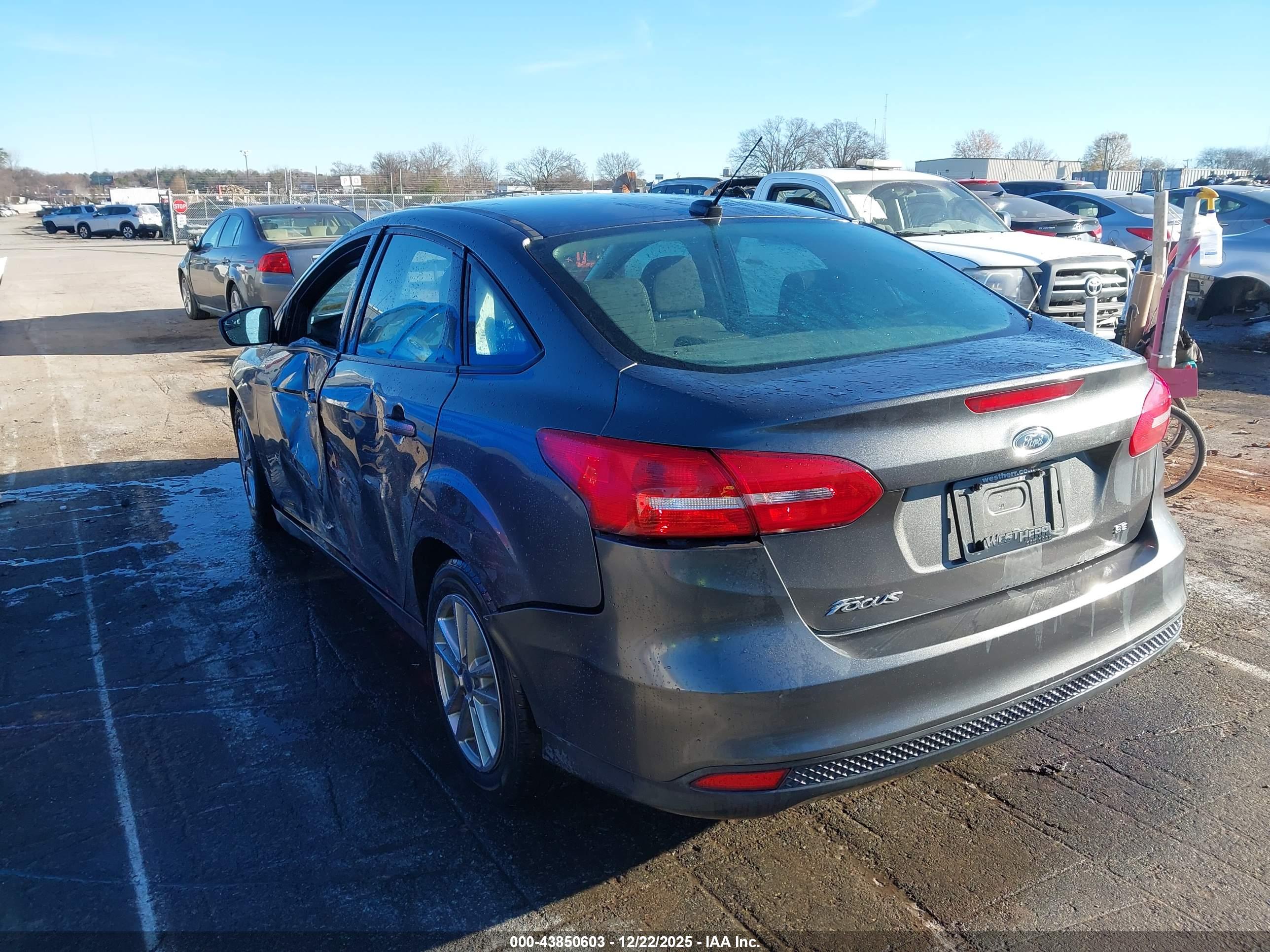 FORD FOCUS image 3