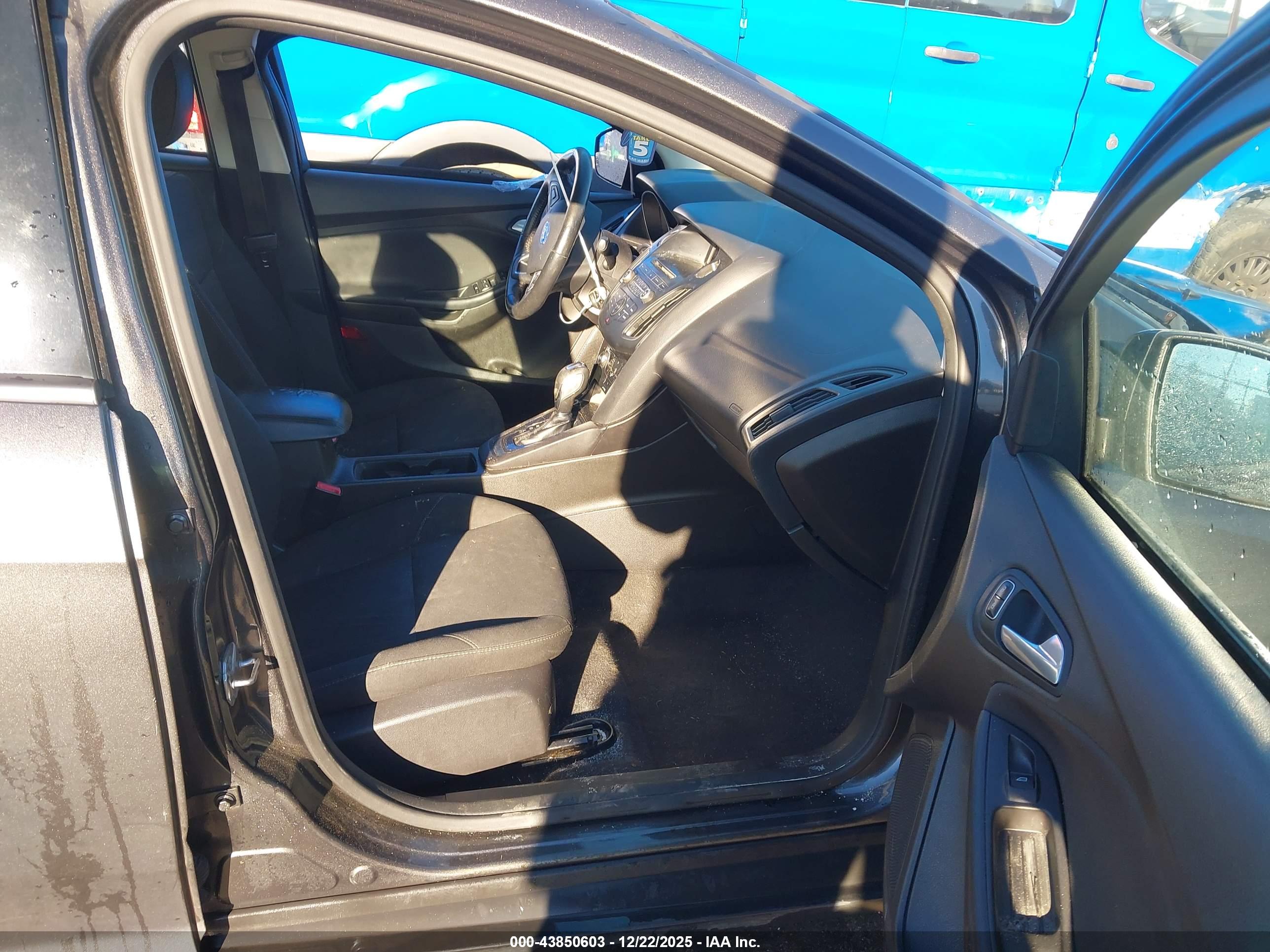FORD FOCUS image 5