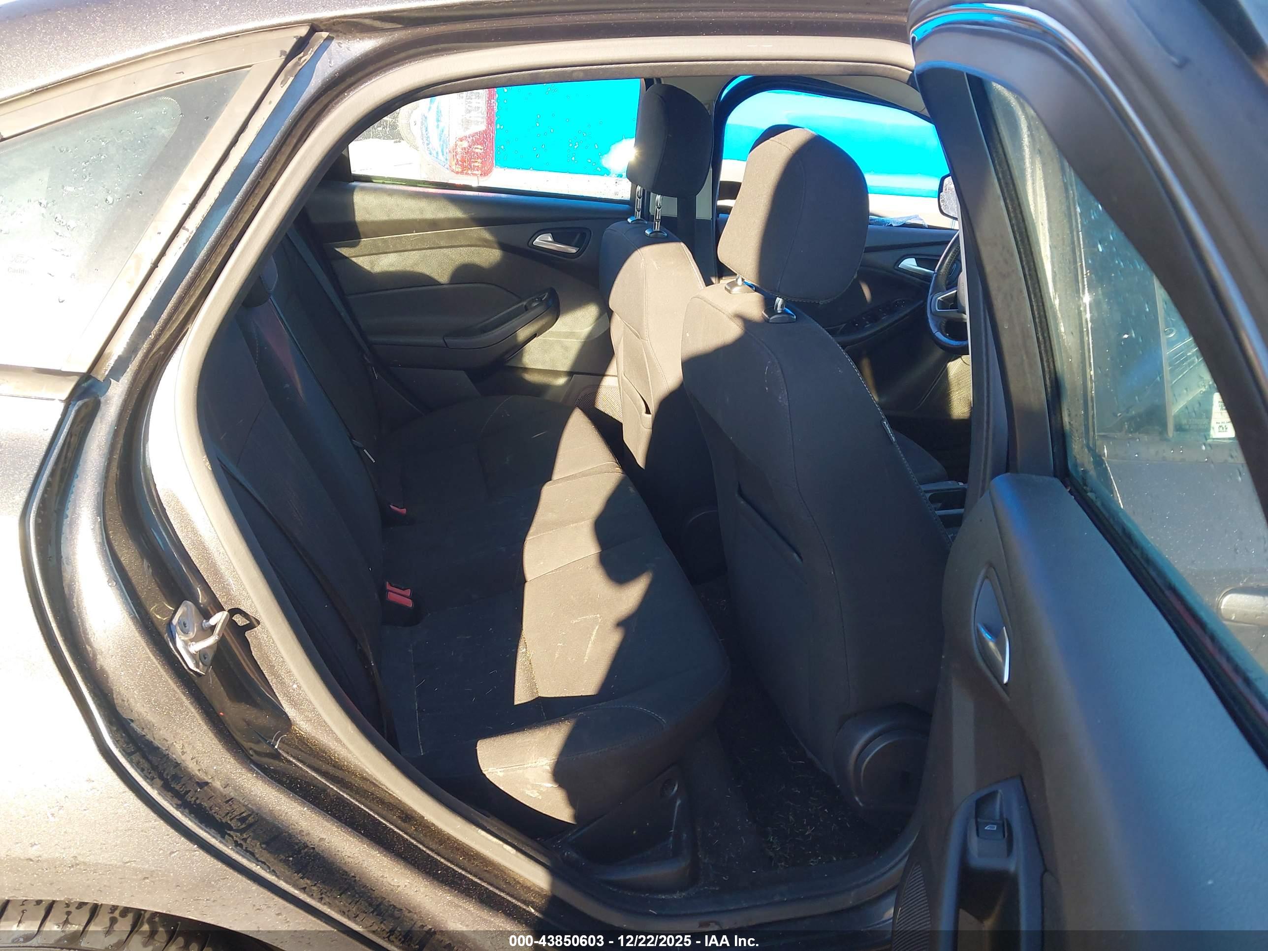 FORD FOCUS image 8