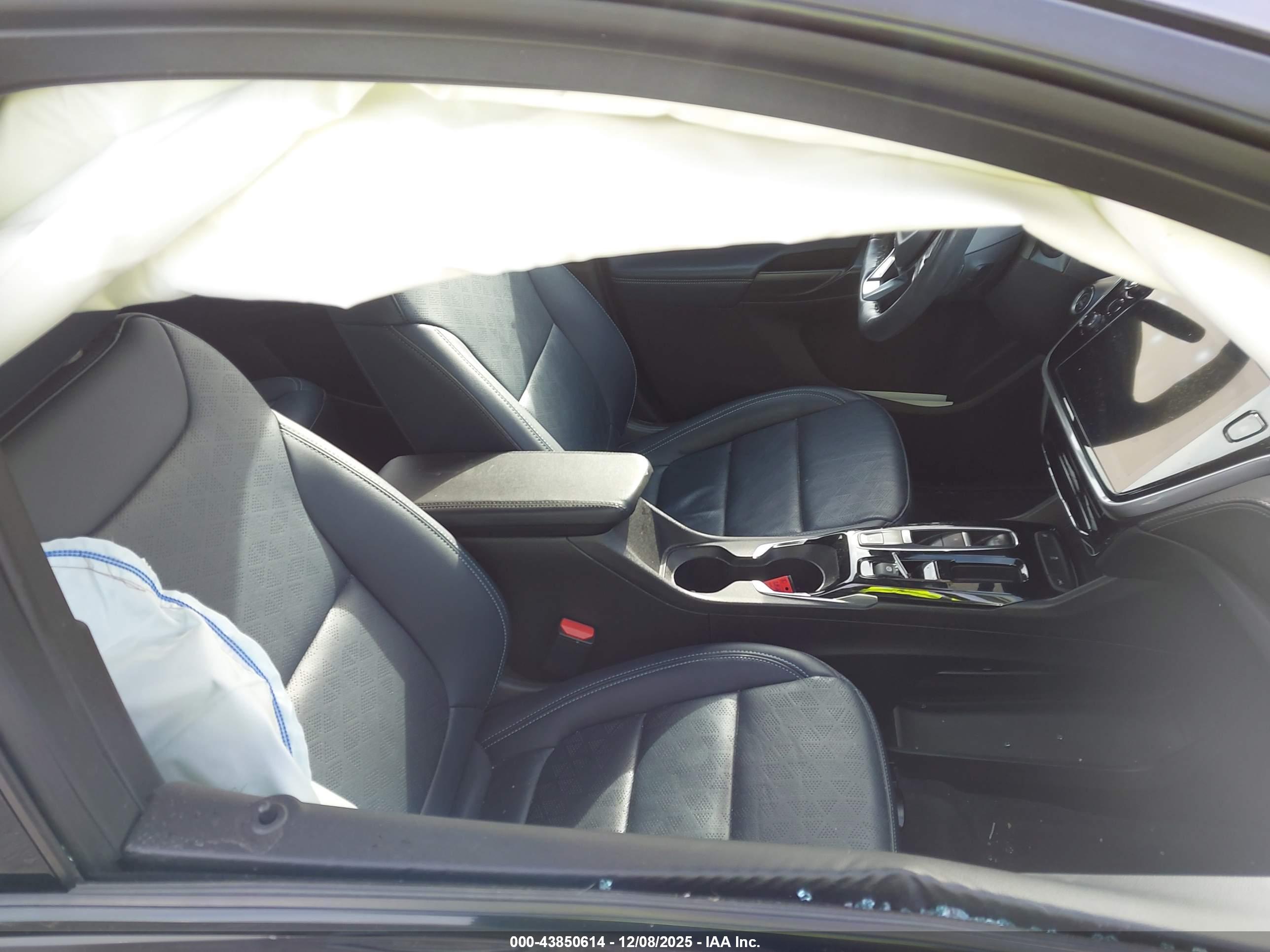 CHEVROLET BOLT image 5