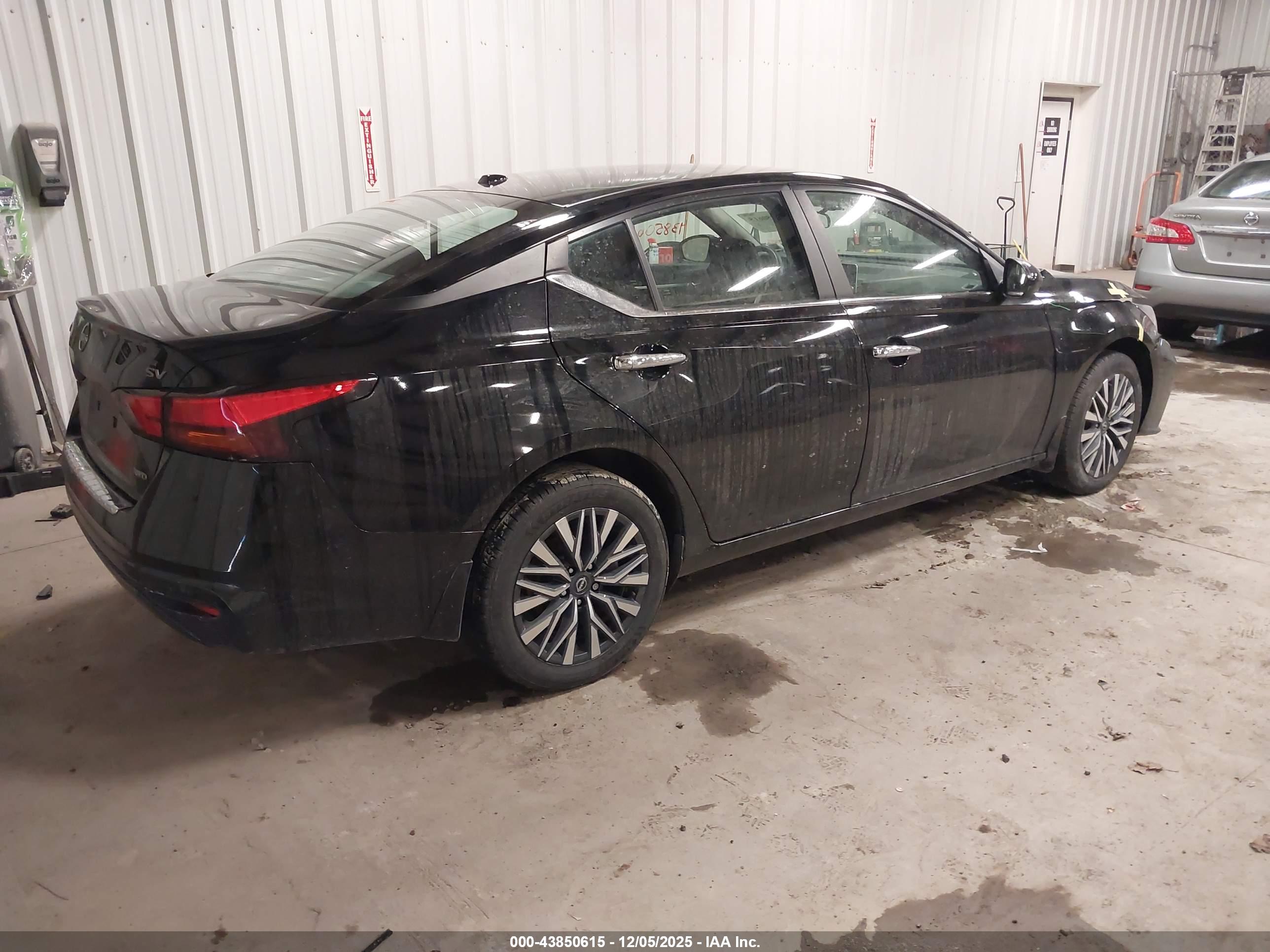NISSAN ALTIMA image 4