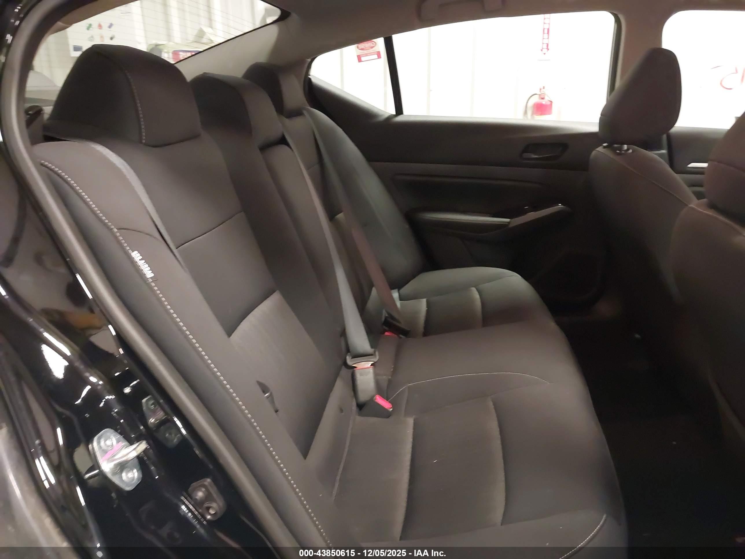 NISSAN ALTIMA image 8