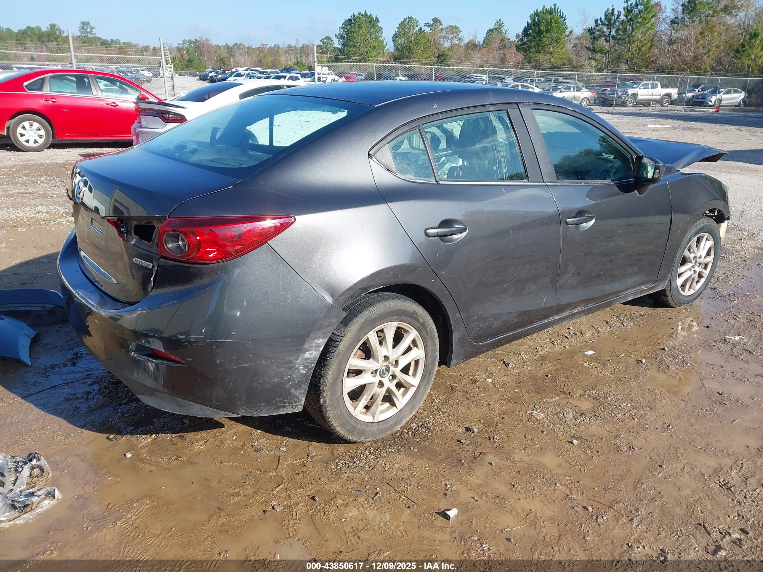 MAZDA MAZDA3 image 4