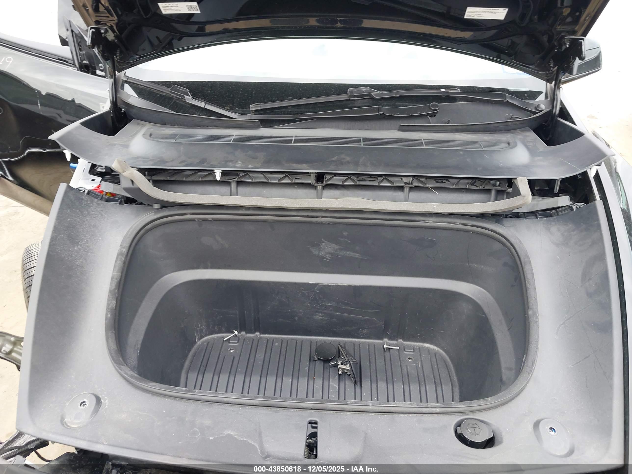 TESLA MODEL image 10
