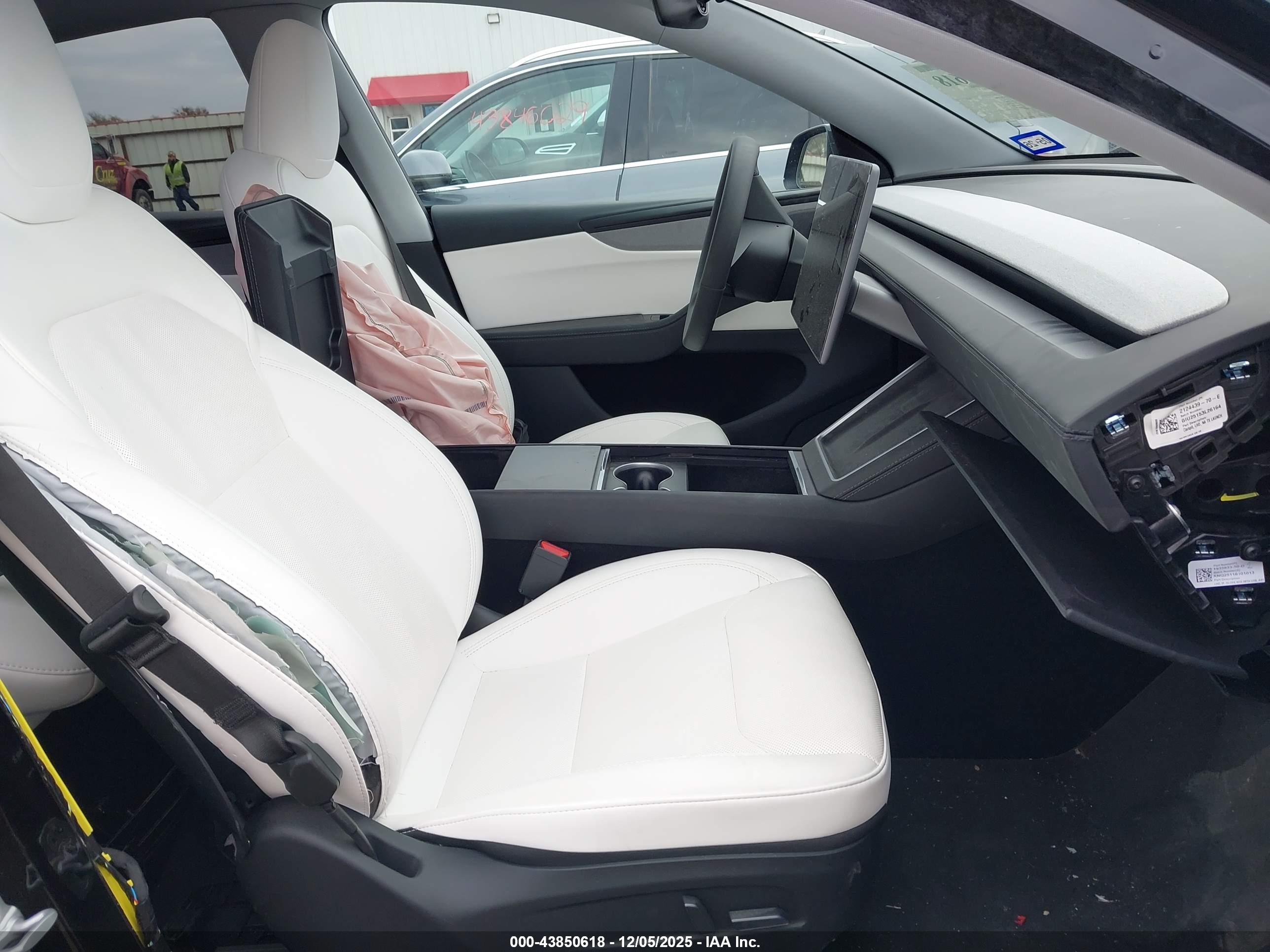 TESLA MODEL image 5