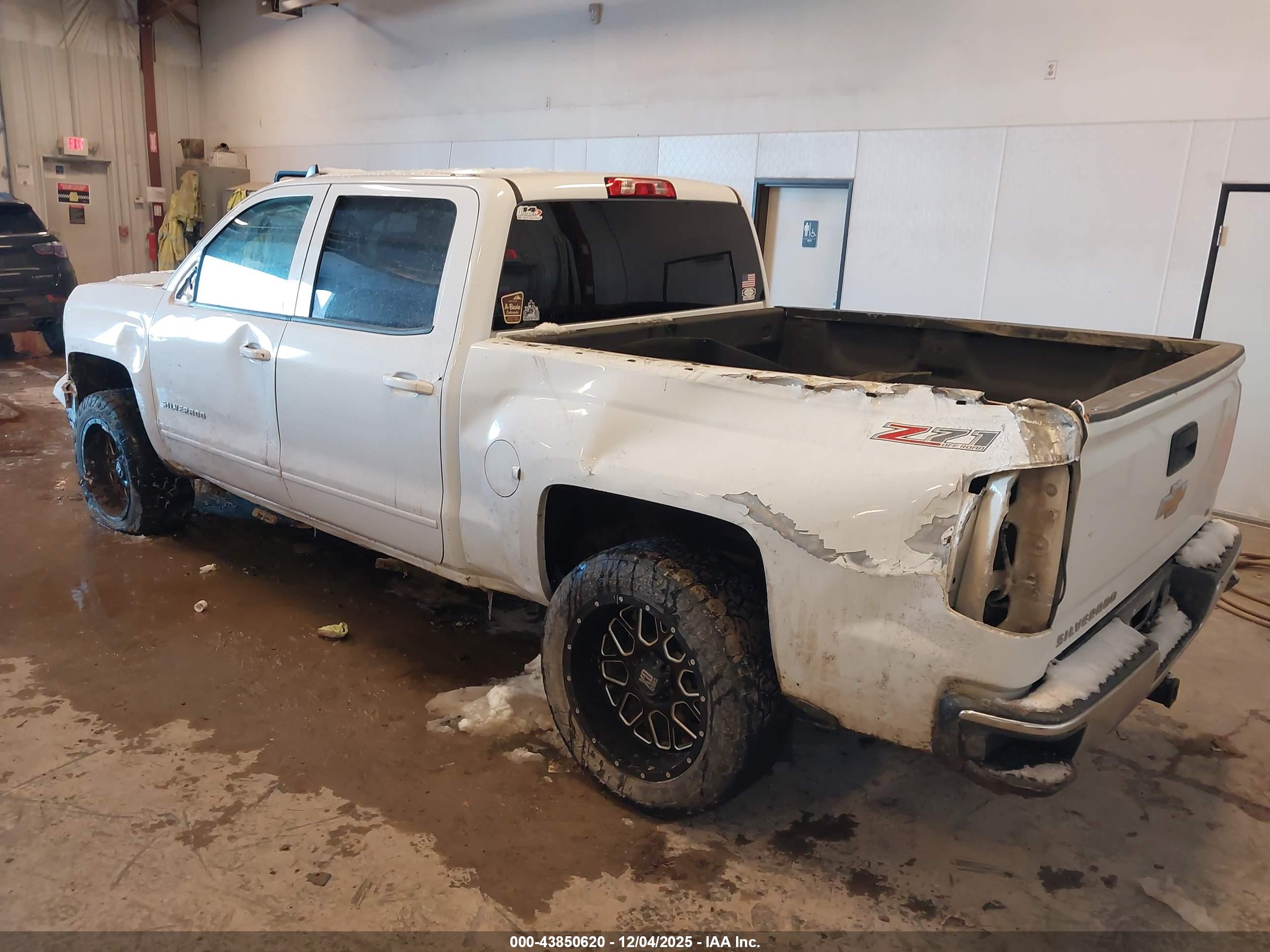 CHEVROLET SILVERADO image 3