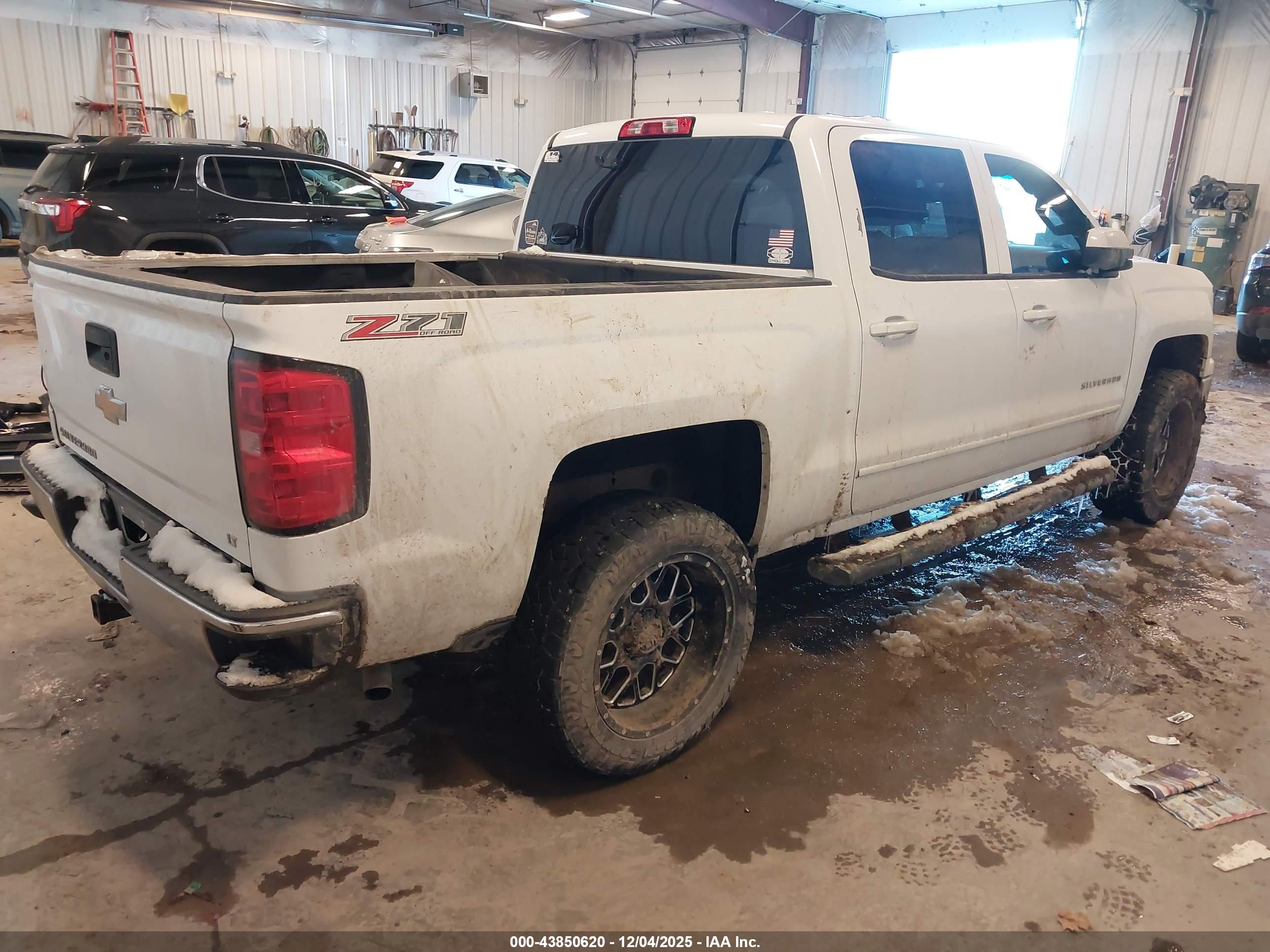 CHEVROLET SILVERADO image 4
