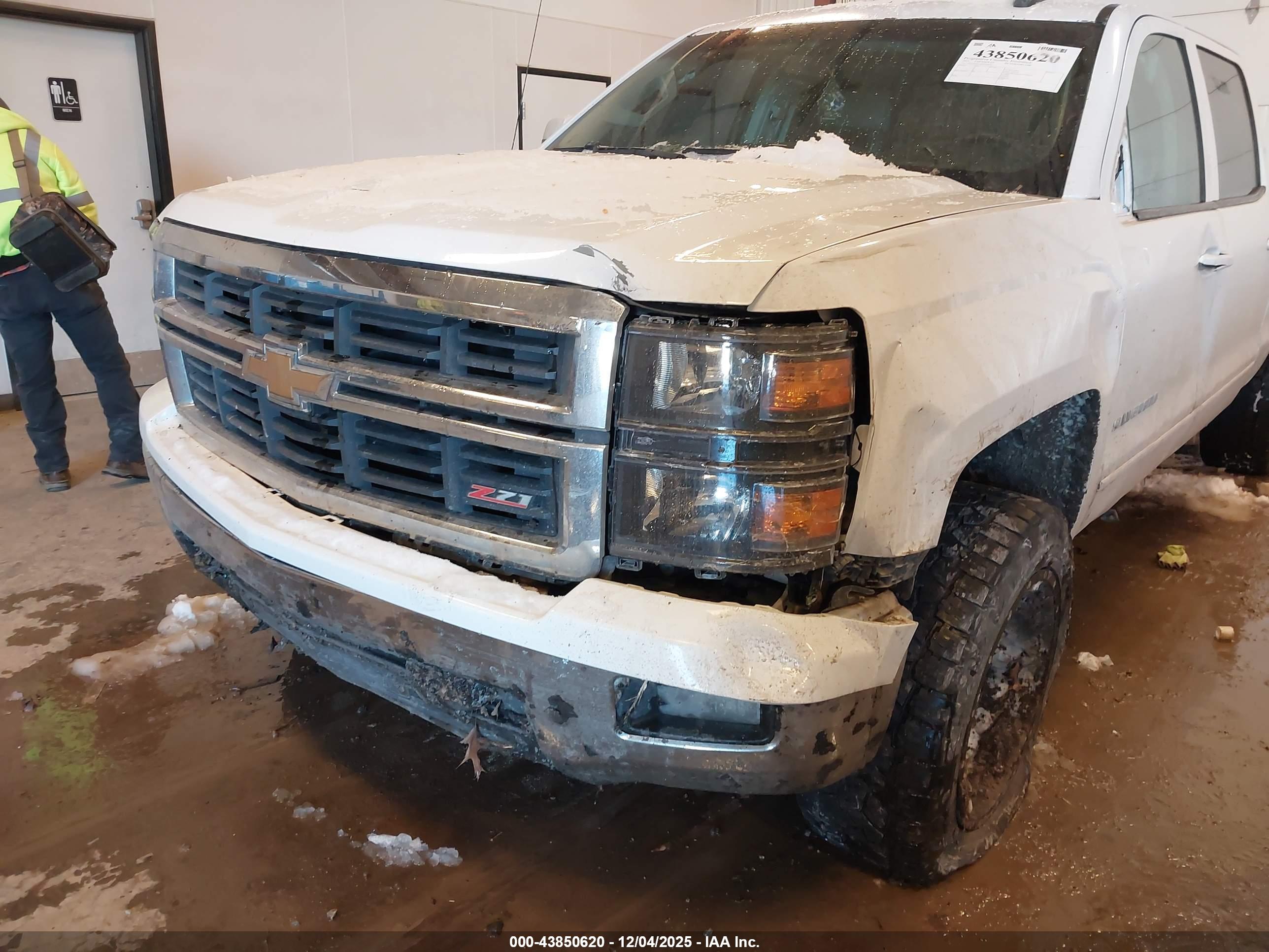 CHEVROLET SILVERADO image 6