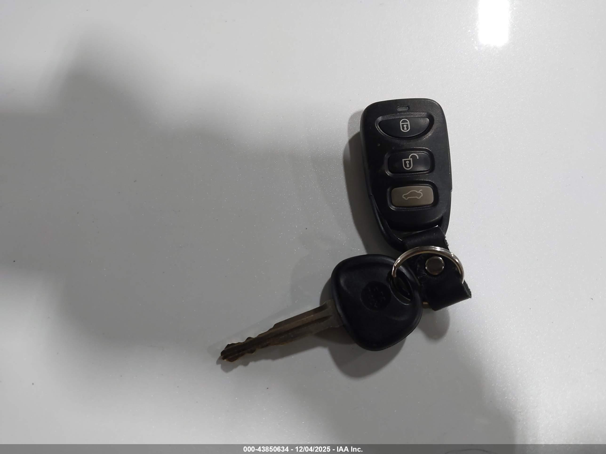 HYUNDAI ELANTRA image 11
