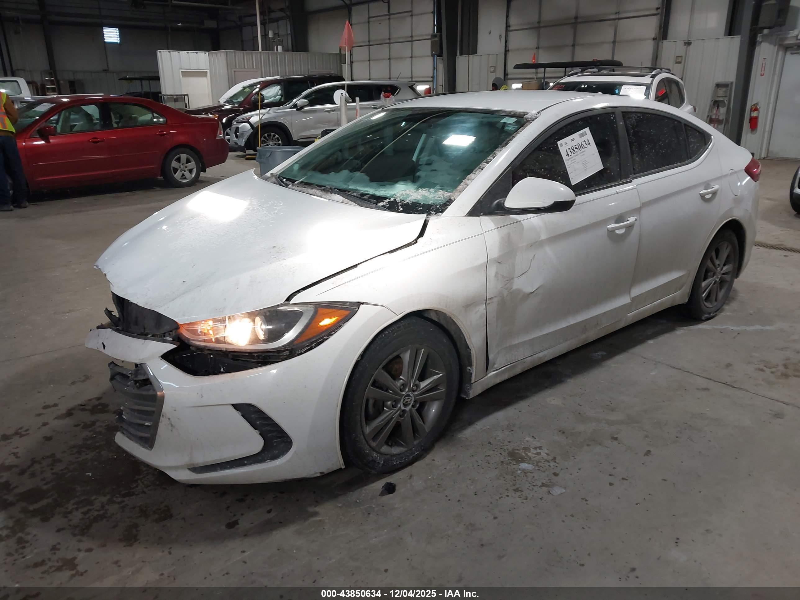 HYUNDAI ELANTRA image 2