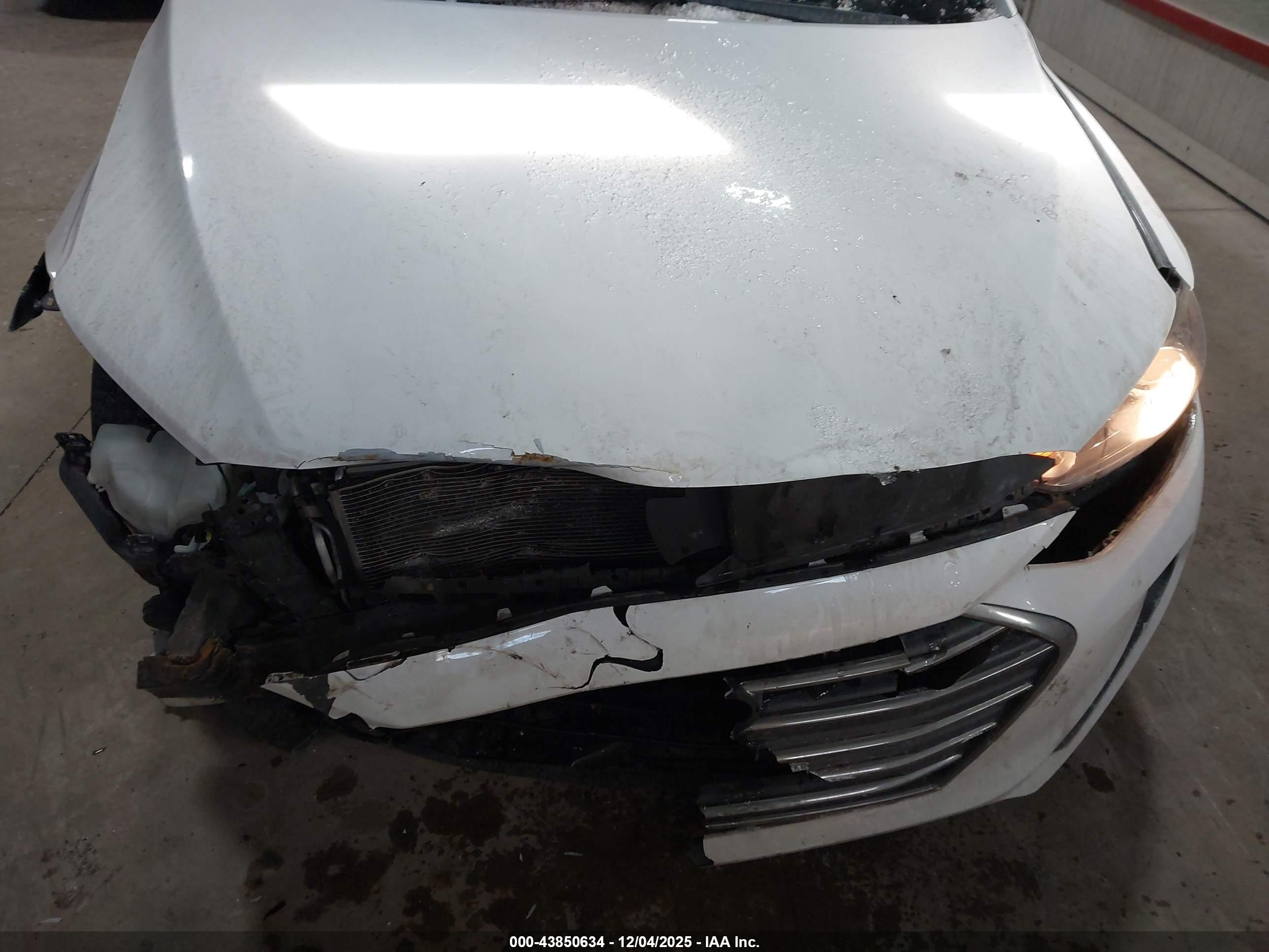 HYUNDAI ELANTRA image 6
