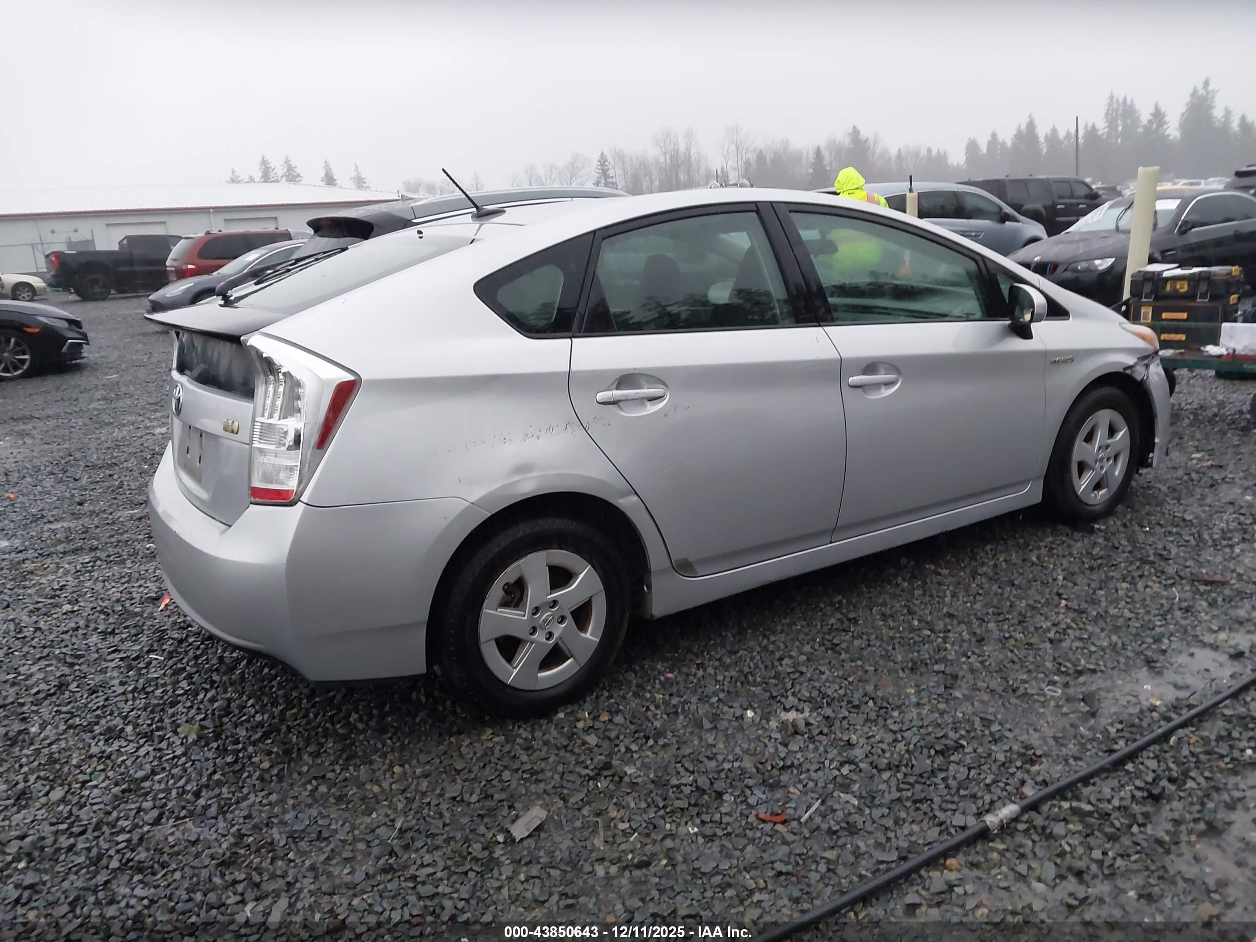 TOYOTA PRIUS image 4