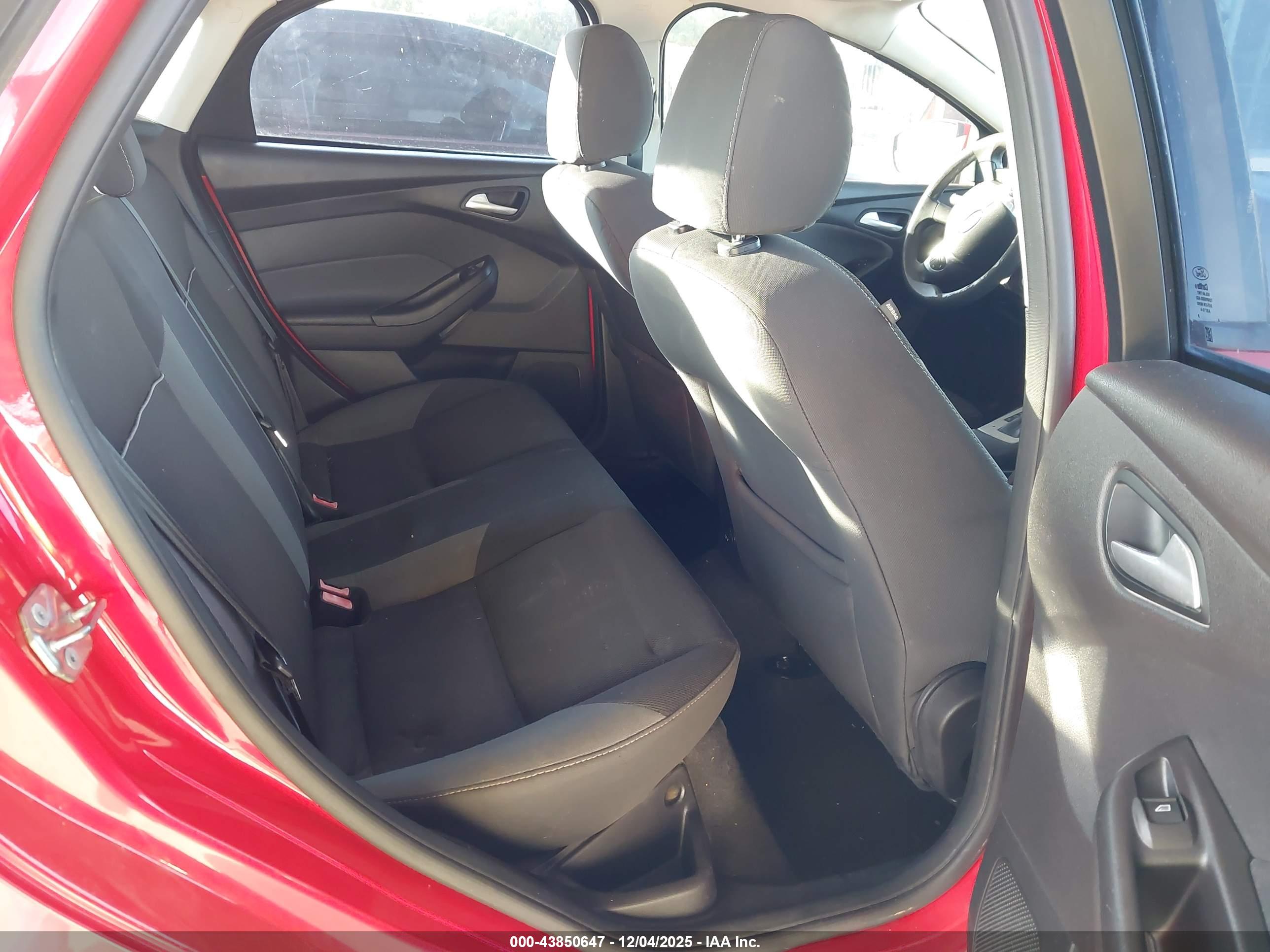 FORD FOCUS image 8