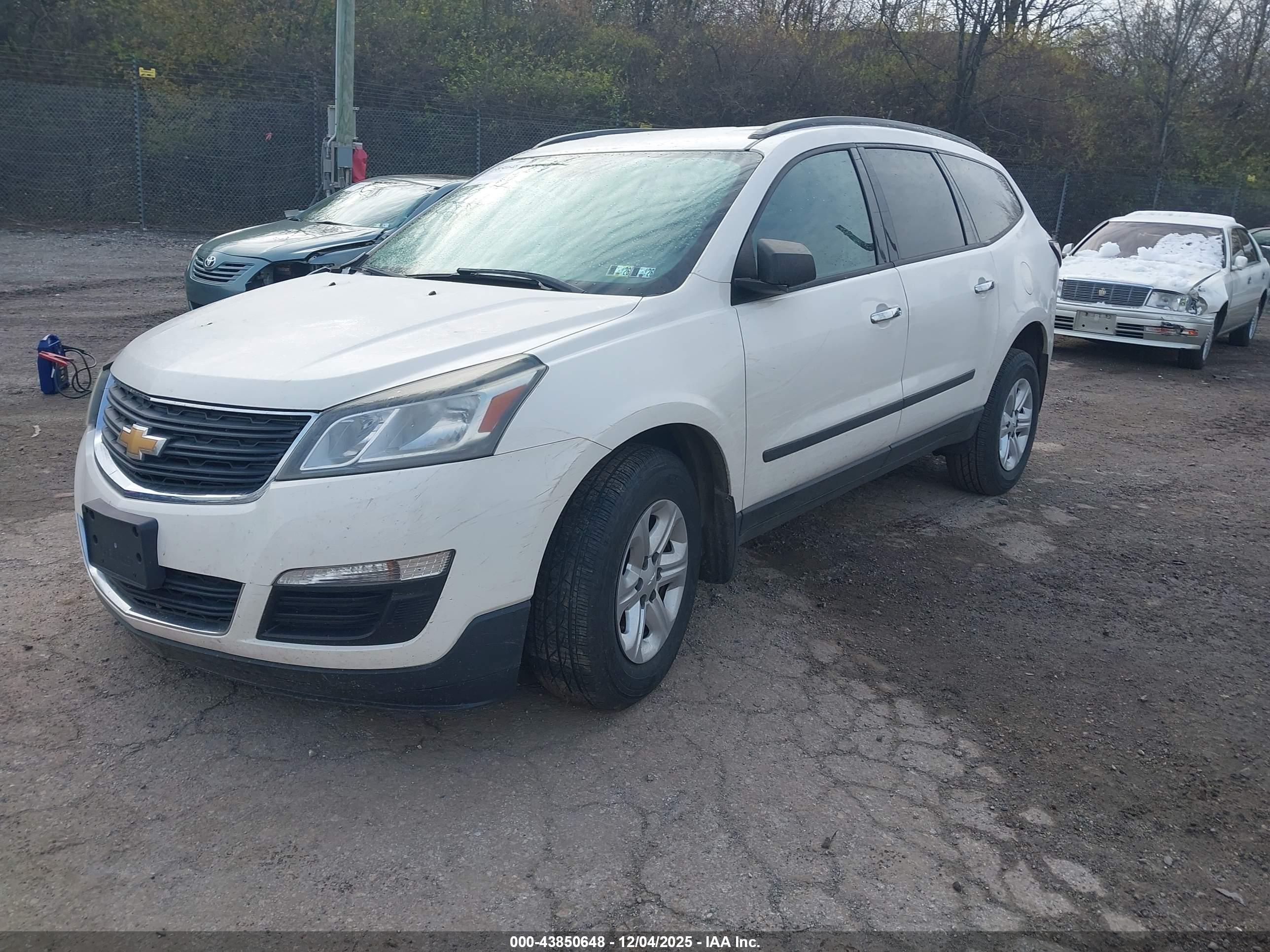 CHEVROLET TRAVERSE image 2