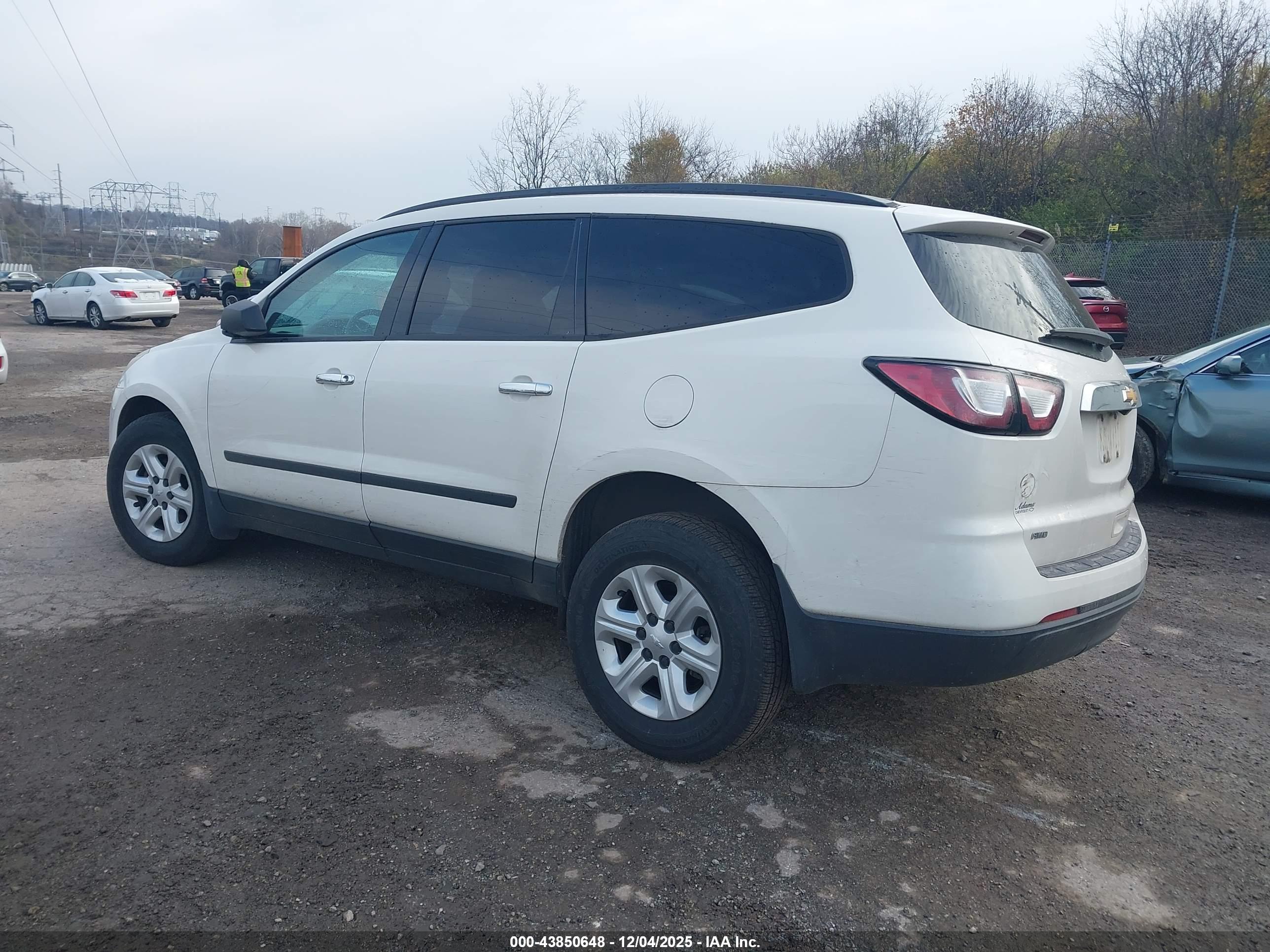 CHEVROLET TRAVERSE image 3