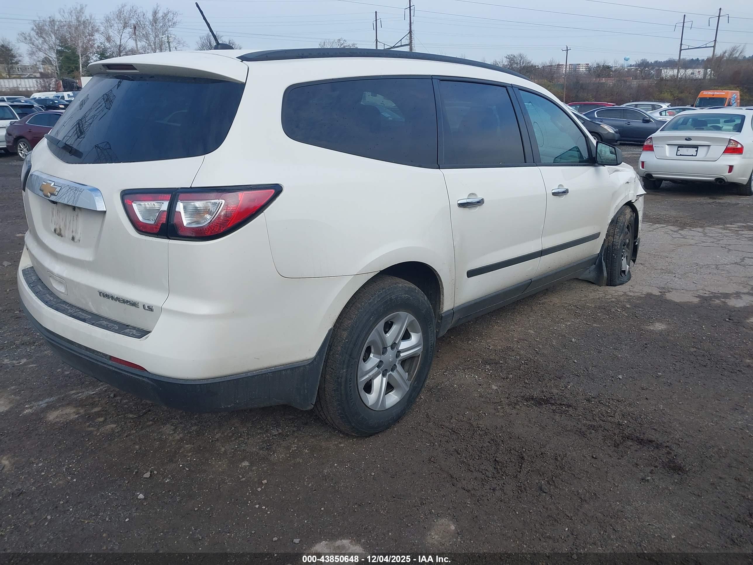 CHEVROLET TRAVERSE image 4