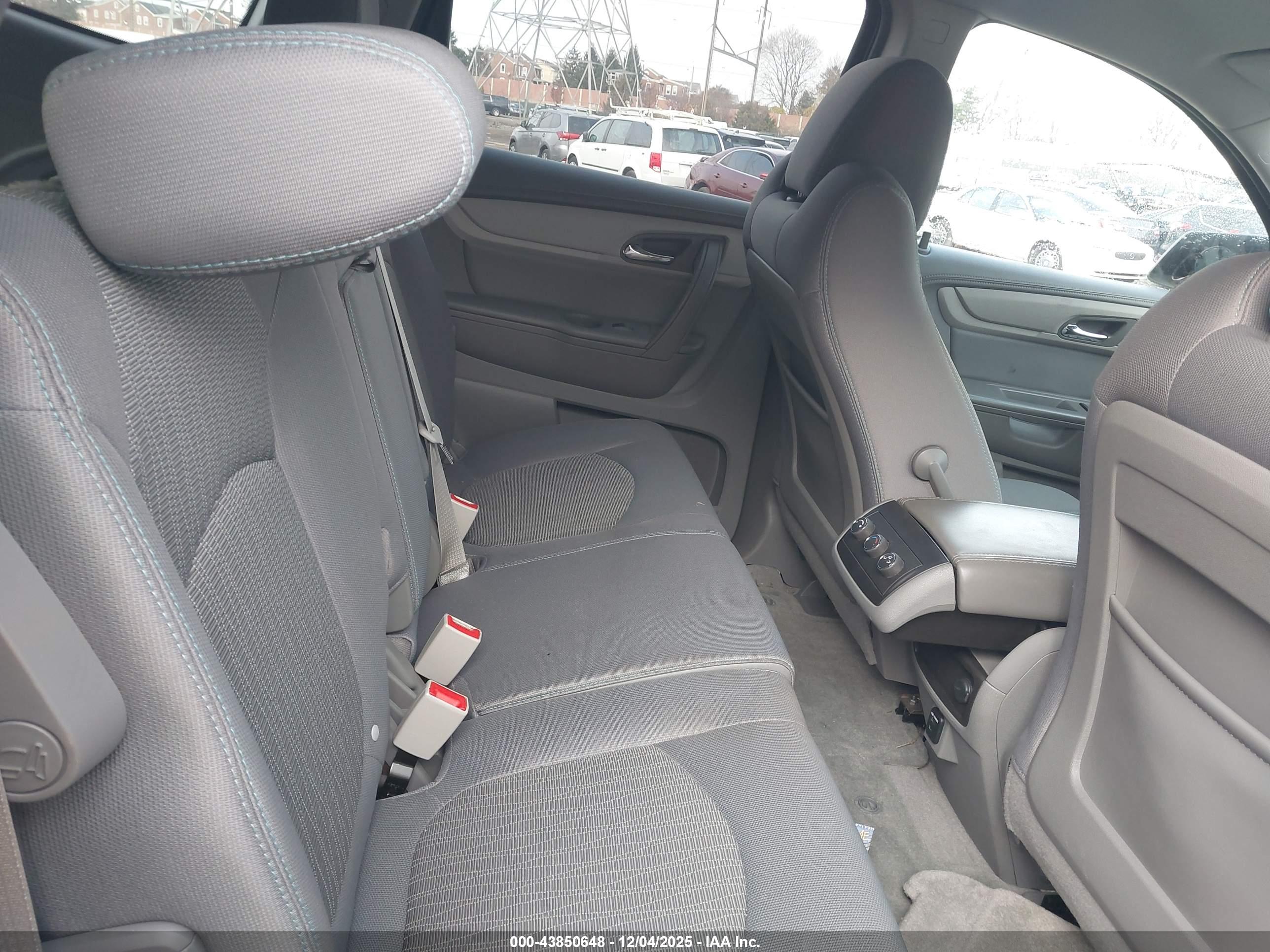 CHEVROLET TRAVERSE image 8