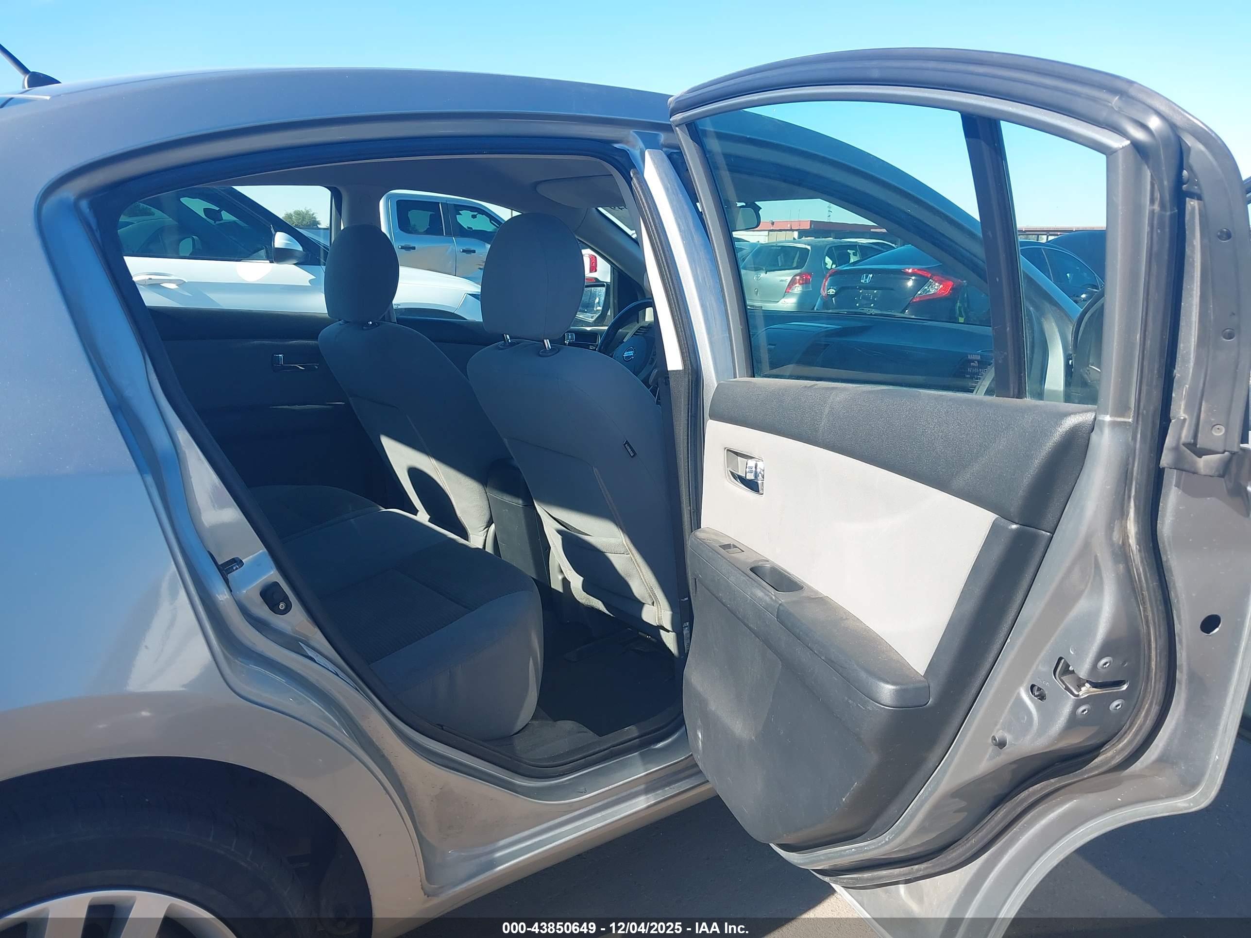 NISSAN SENTRA image 8